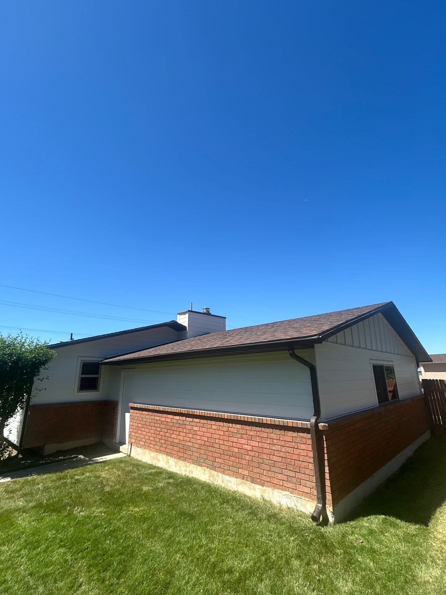 Orem | Hardie B&B and Lap Siding | Cobble Stone & Arctic White by Ideal Siding Utah