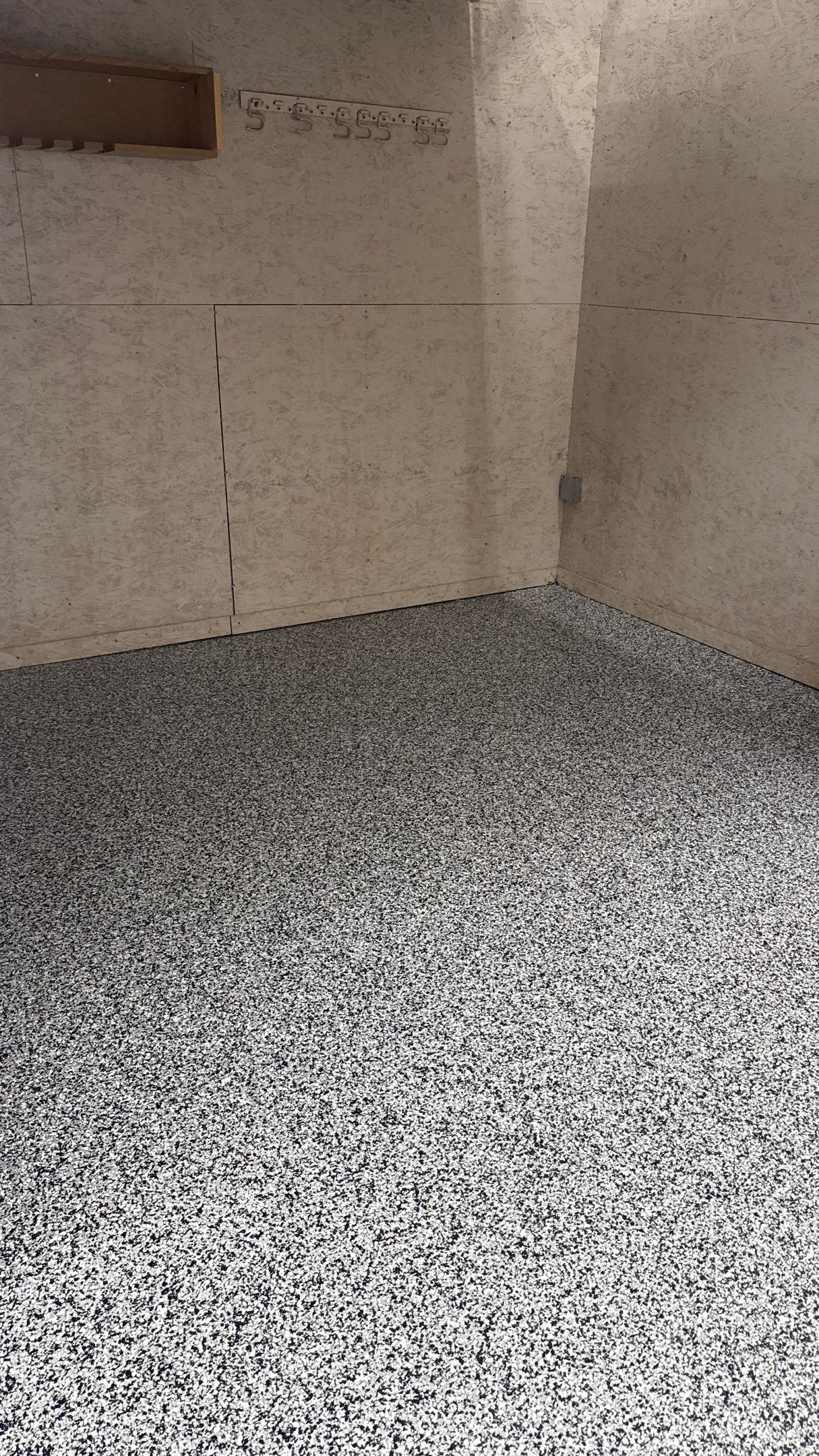 Domino Flake Floor Coating in De Soto by Banner Garage