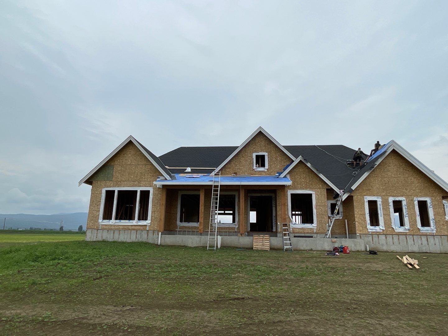 Residential Roofing Installation using OC Oakridge shingles by Top Notch Roofing Inc