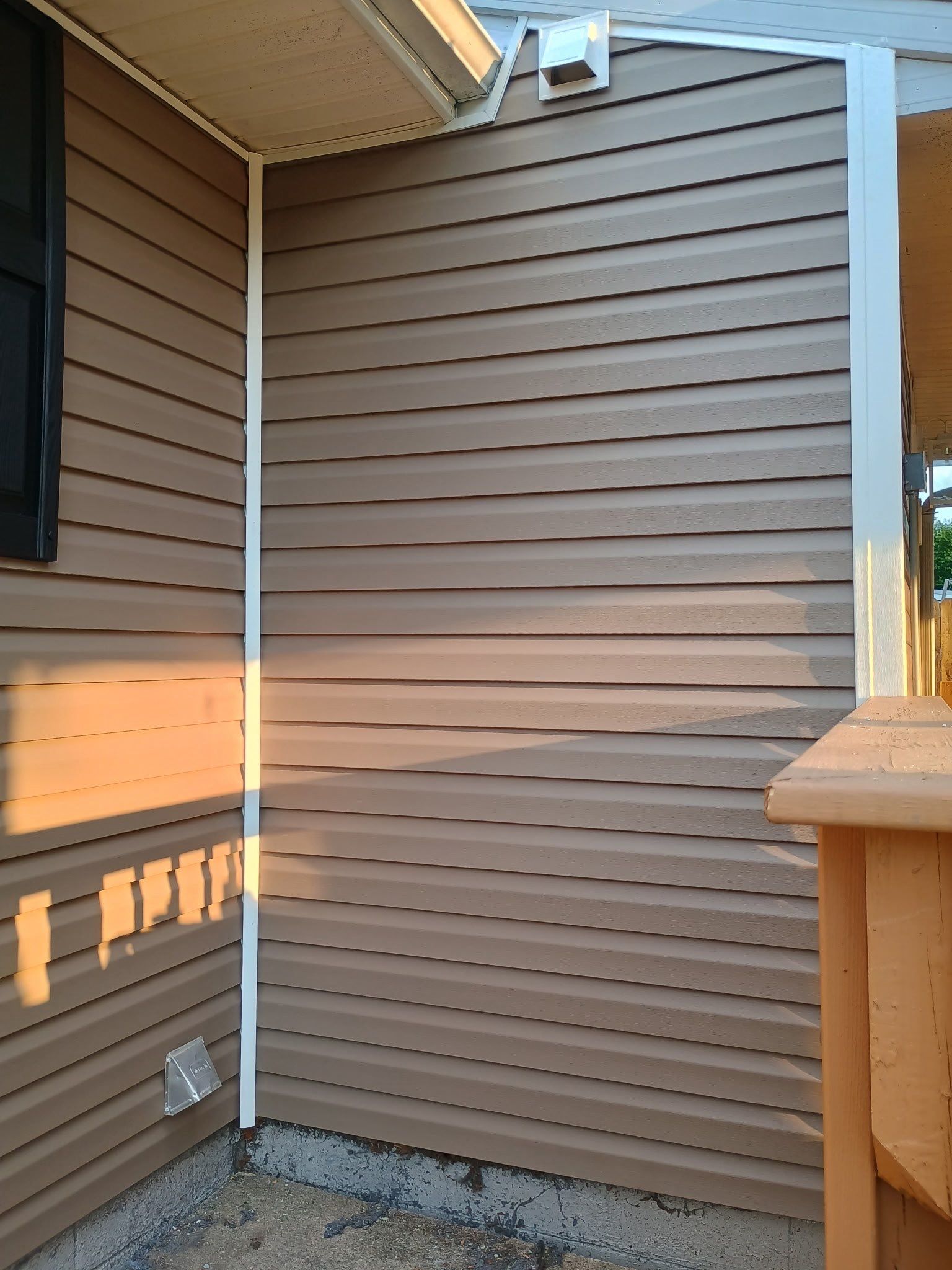 Siding Installation using Mastic Ovation Rugged Canyon D4.5DL by Nitro Roofing and Construction