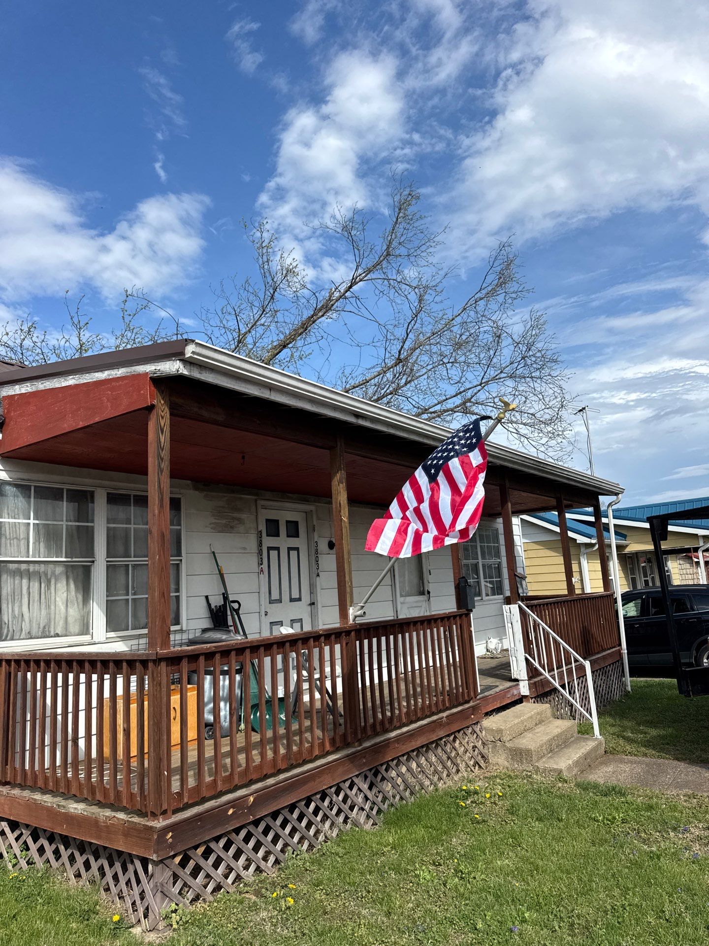 Project in Nitro, WV 	Rotator Crane Lifts Tree Off House | Nitro WV 	•	One Wrong Move Job | Rotator Crane Tree Removal 	•	Heavy Rescue Tree Job | Nitro WV 	•	Extreme Tree Removal Over Home | Nitro WV by Jones Empire LLC
