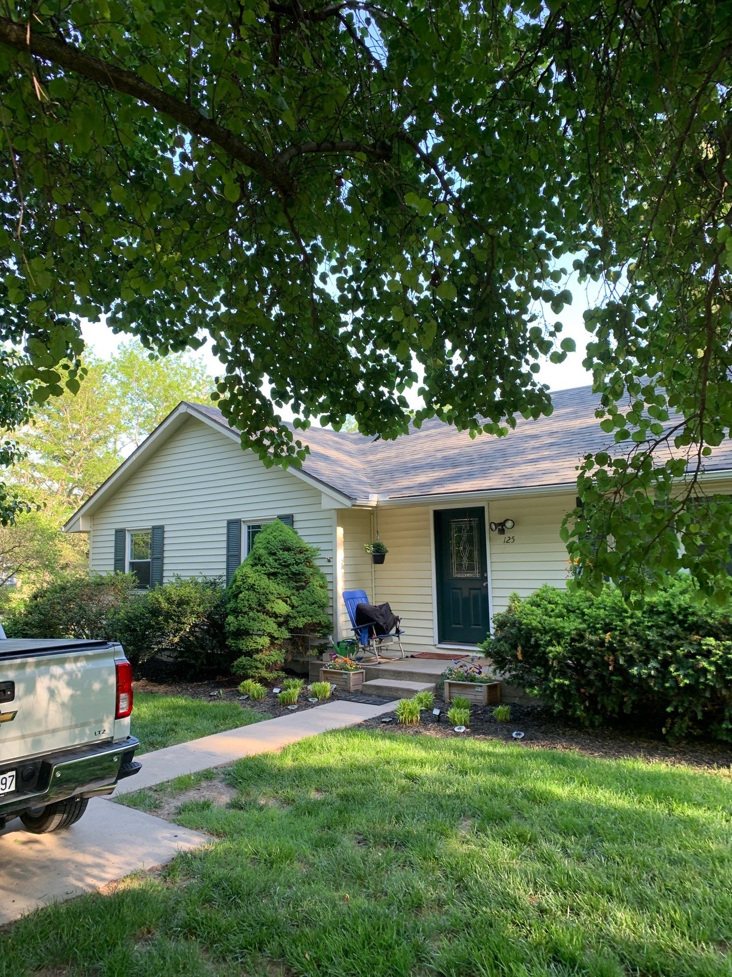New Craneboard Siding on this Platte City, Mo home  by EEC  Windows, Siding & Roofing 