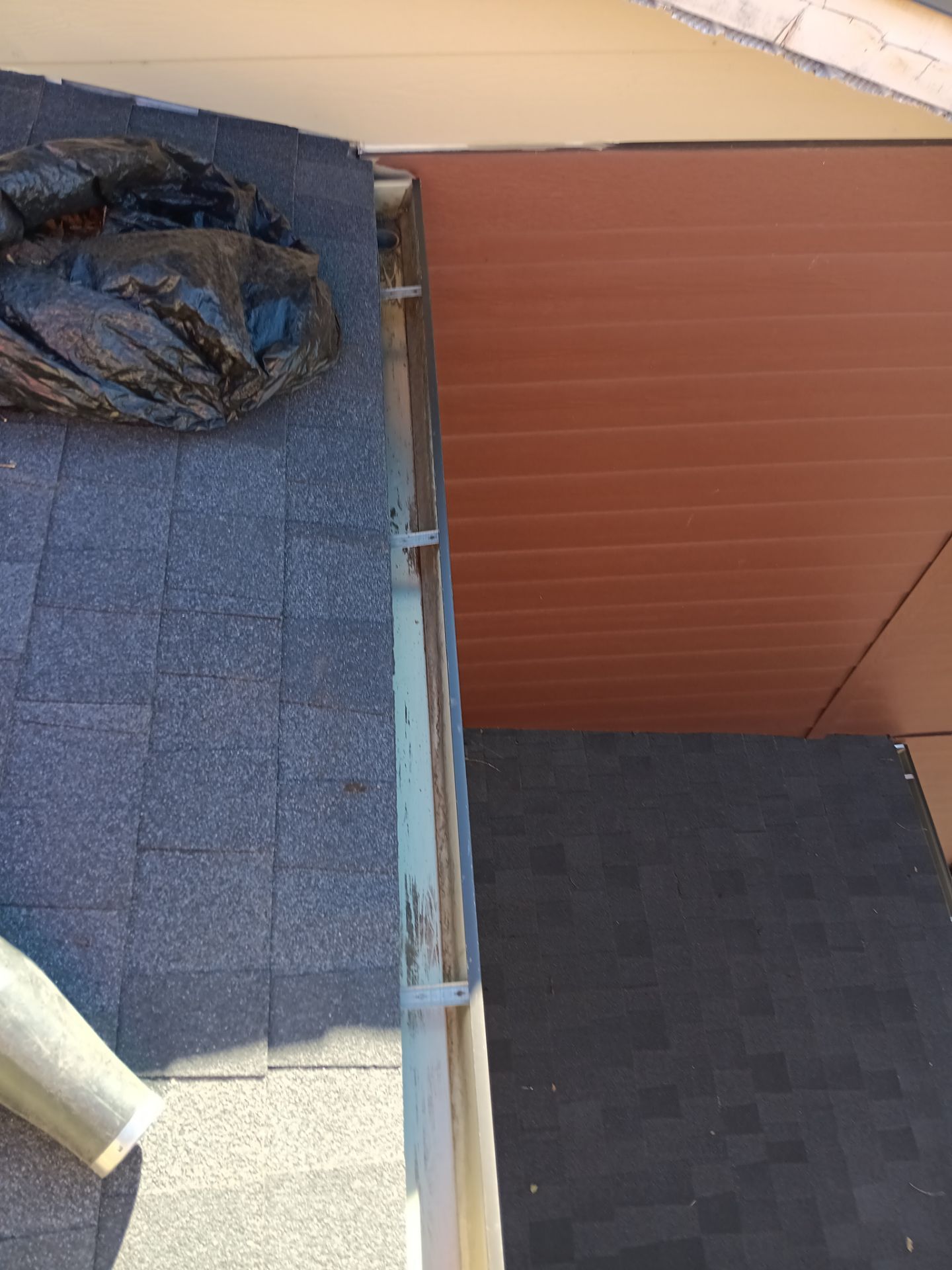 Commercial gutter cleaning Wyoming after photo with clean gutters
