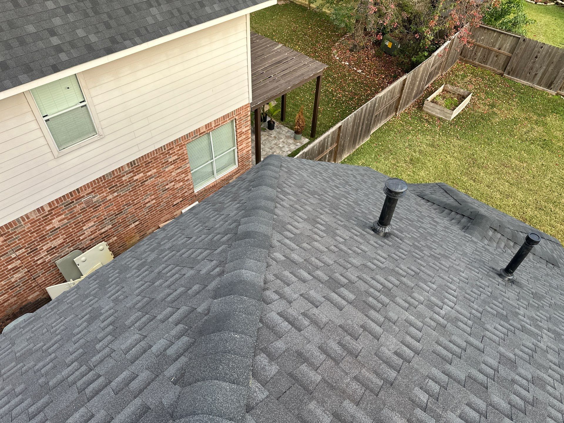 GAF HDZ CHARCOAL W/ PREMIUM RIDGE Z by Motion Roofing