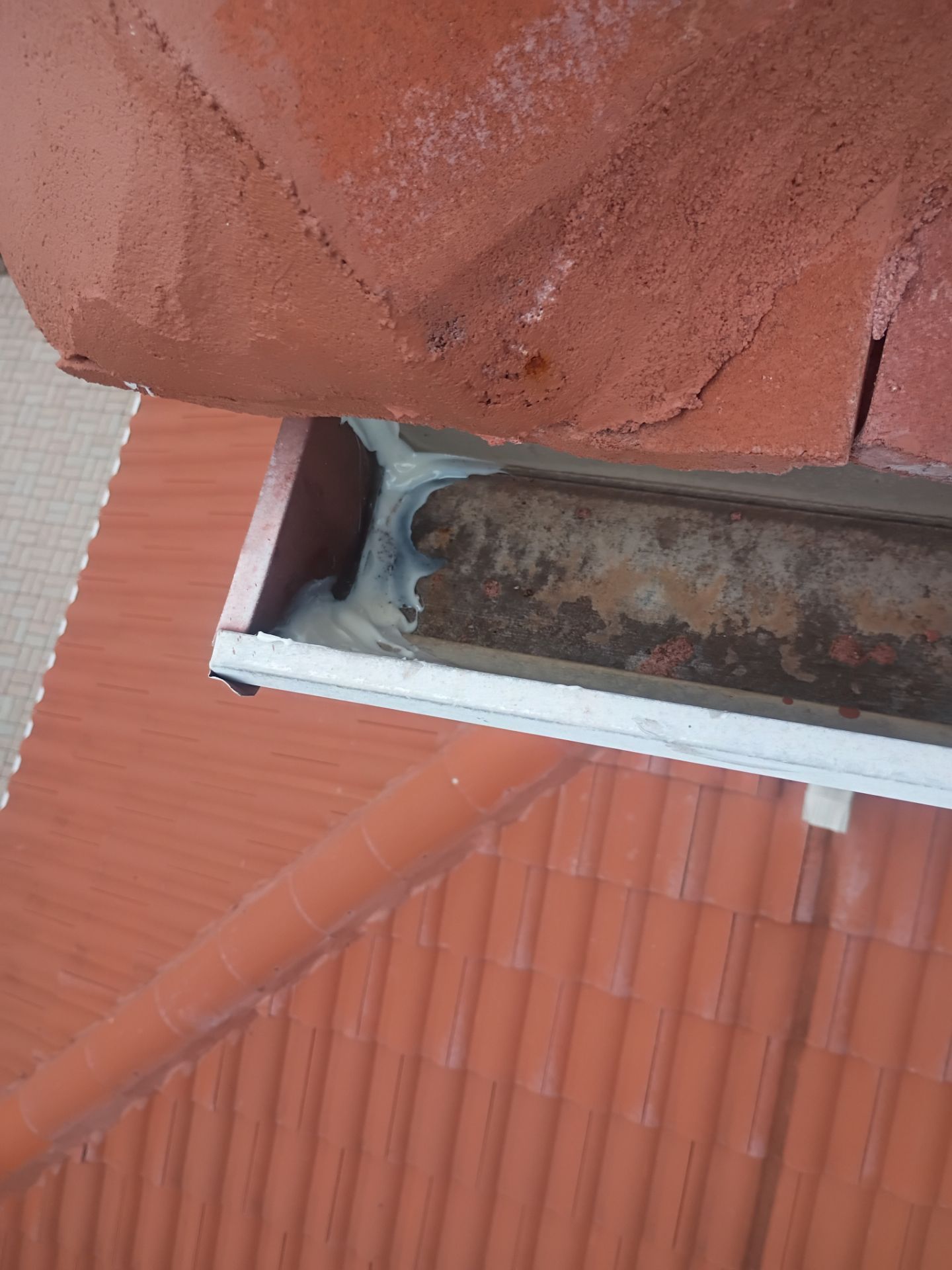 Aluminum Seamless Gutters using seal gutters in Fort Myers FL by Gutter Professors