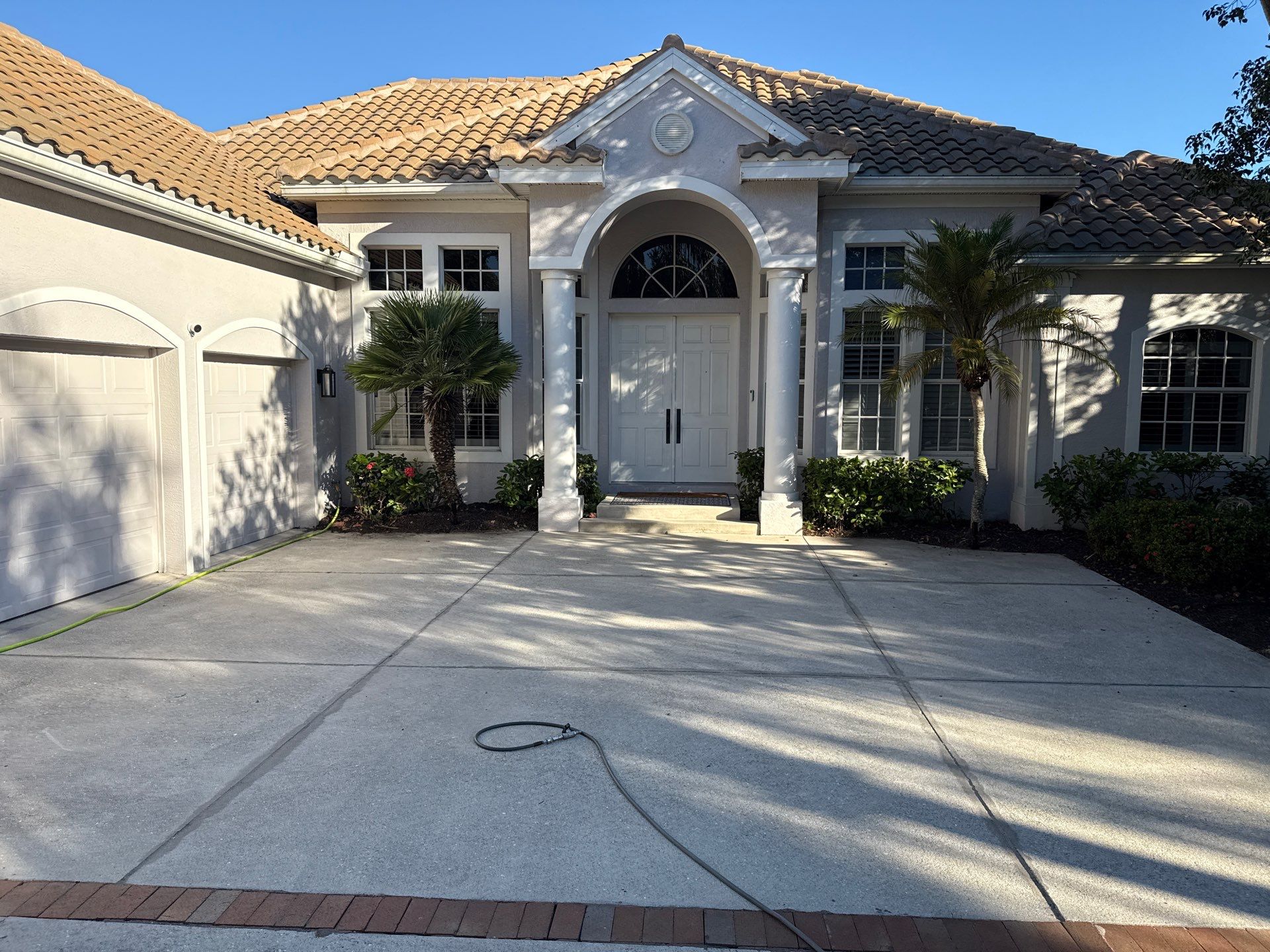 House Wash, Pool Deck & Screen Enclosure Cleaning | University Park, Sarasota FL by Sunshine AquaWash