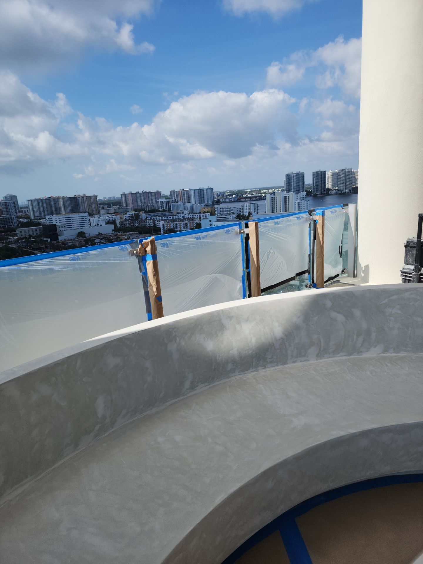 Microtopping over Furniture by Seamless Surfaces