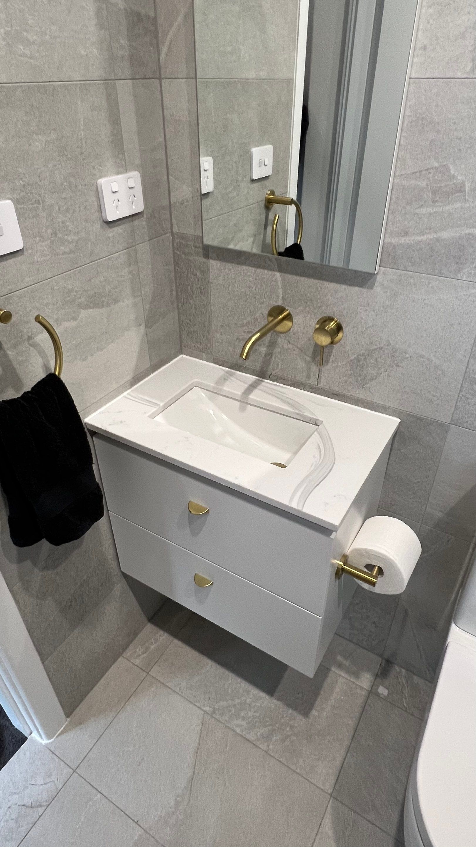 Small Ensuite Renovation by Re-seal Bathrooms