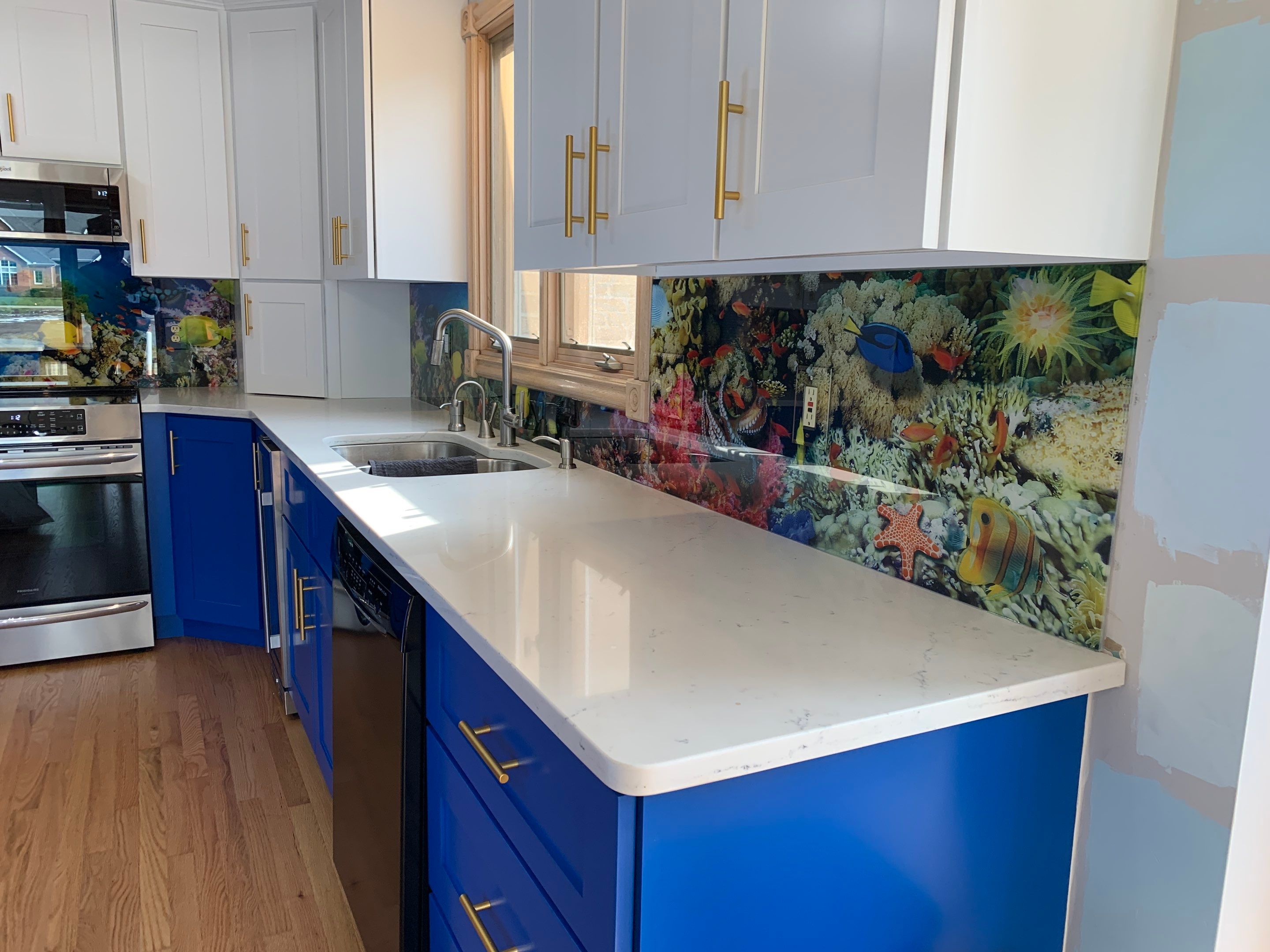 IMAGIO under the sea solid glass kitchen backsplash by IMAGIO