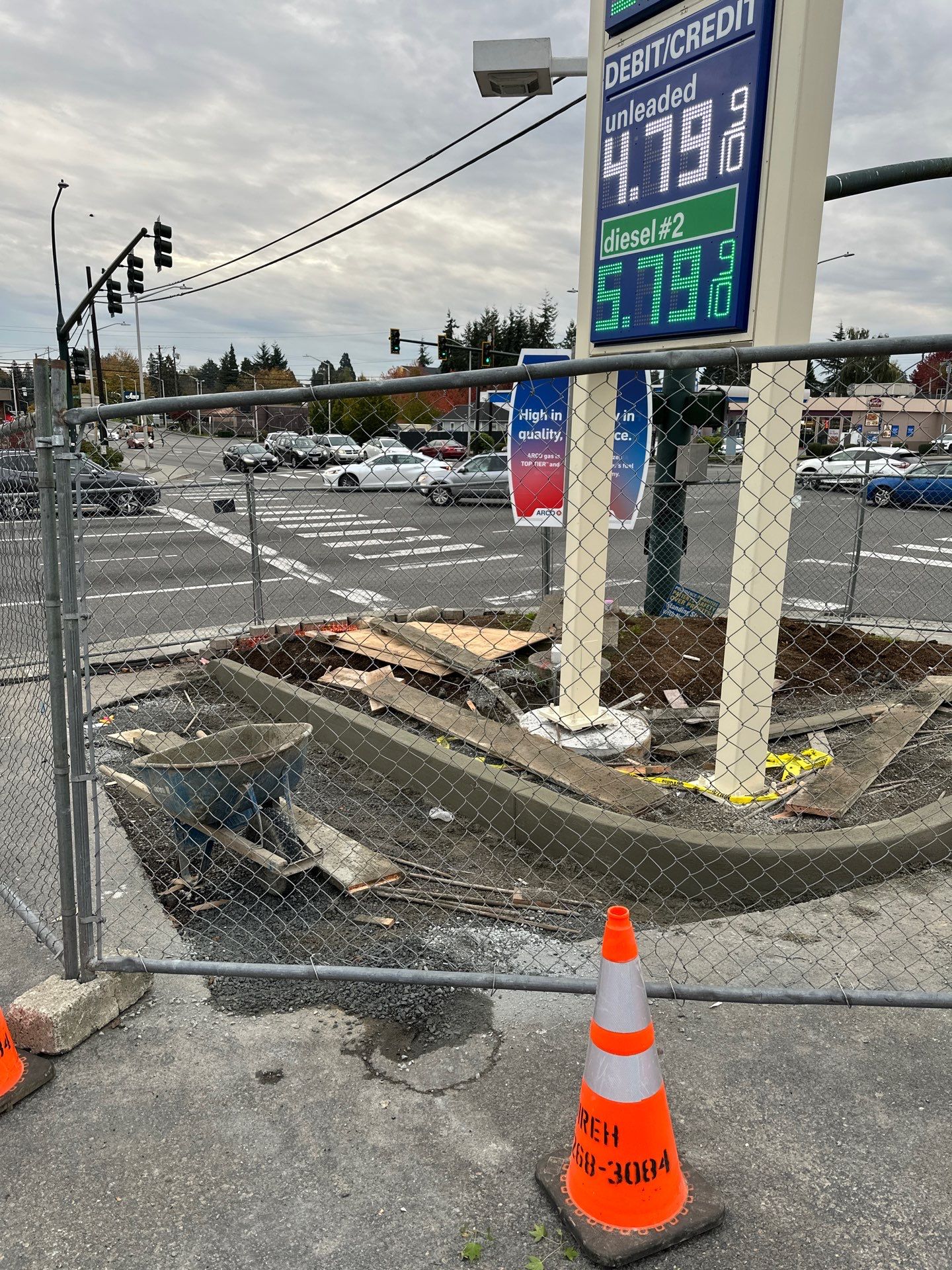 Project CSI, am-pm gas station.  by Jireh Asphalt & Concrete Inc 