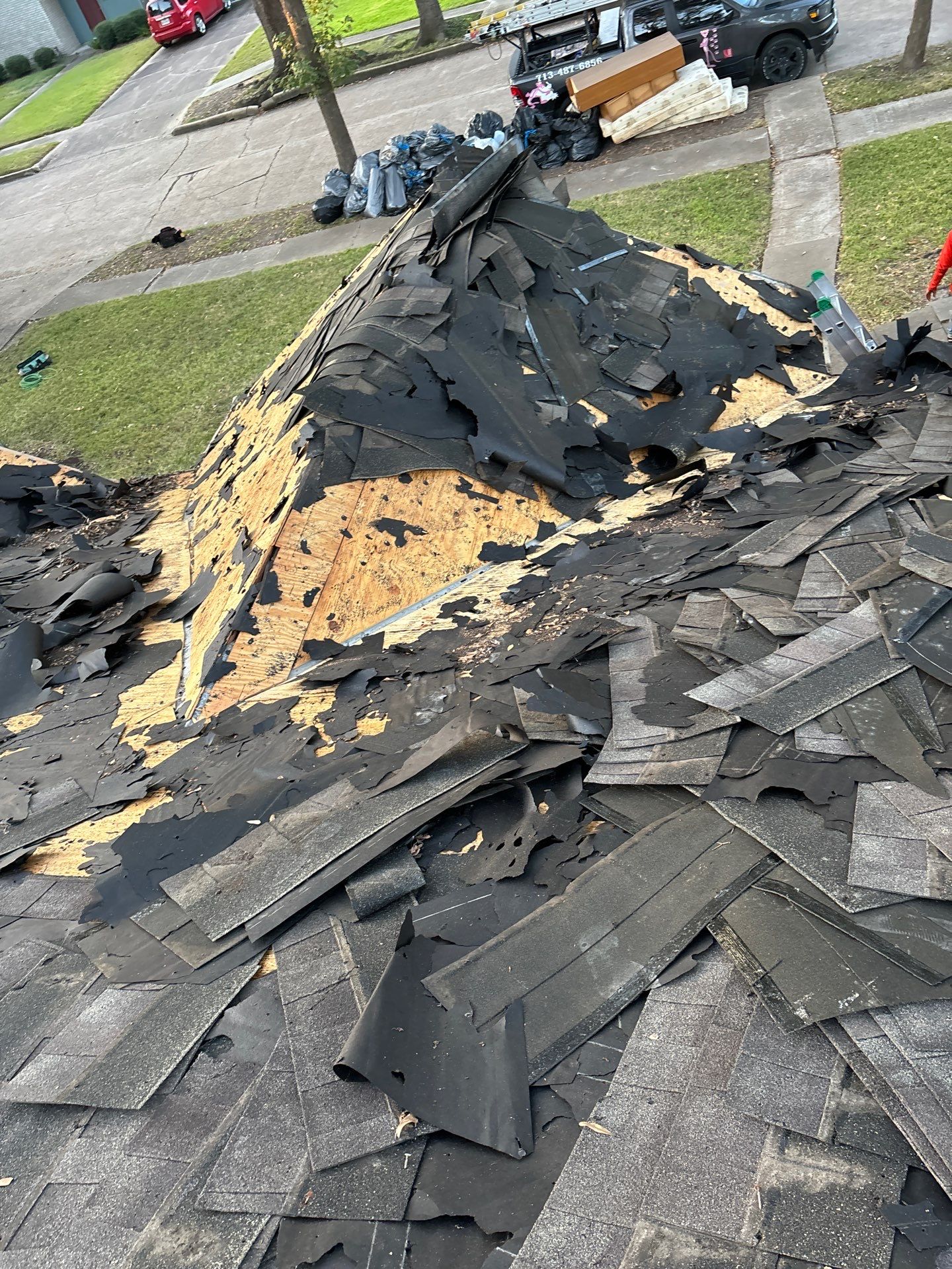 Residential Roofing Installation using Owen's Corning Duration (Lifetime) Shingles by Roof Repair Company