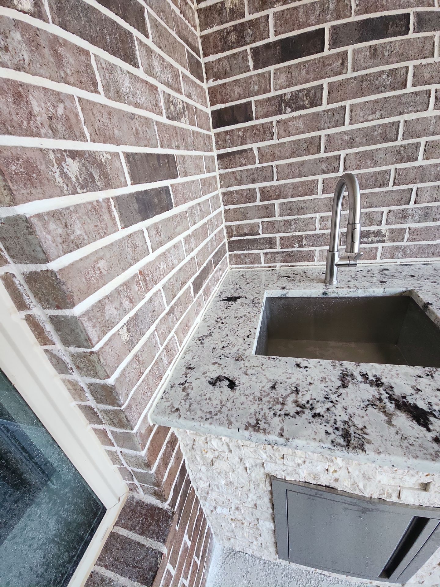 Summer Kitchen in Fulshear by SophAlx LLC