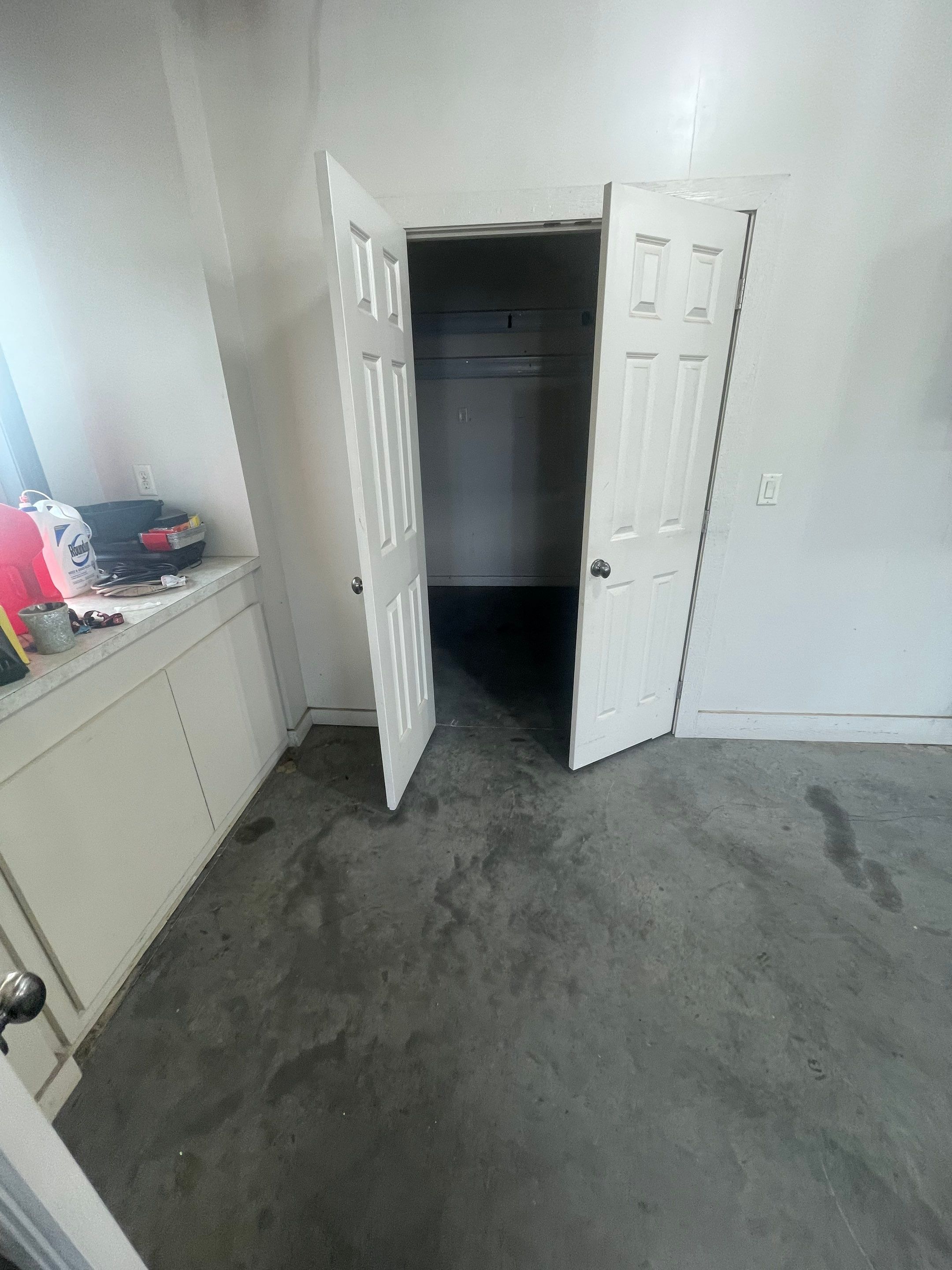 Coyote Flake Garage Floor Coating in Sioux Falls with Trench Drain by Select Painting, Coatings & Garage Cabinets