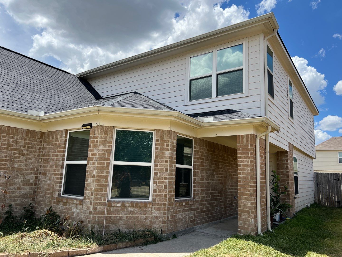 OC Duration Moire Back by HHH Roofing & Construction