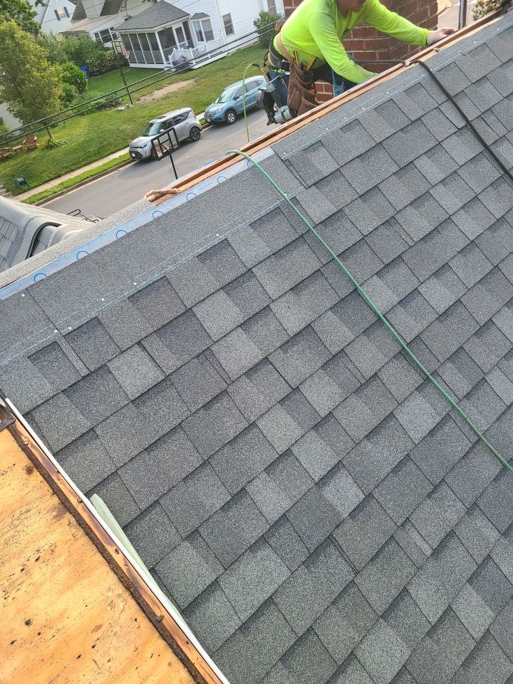 Arlington: CertainTeed Landmark Architectural Shingle in Georgetown Gray by RM Banning, Inc.