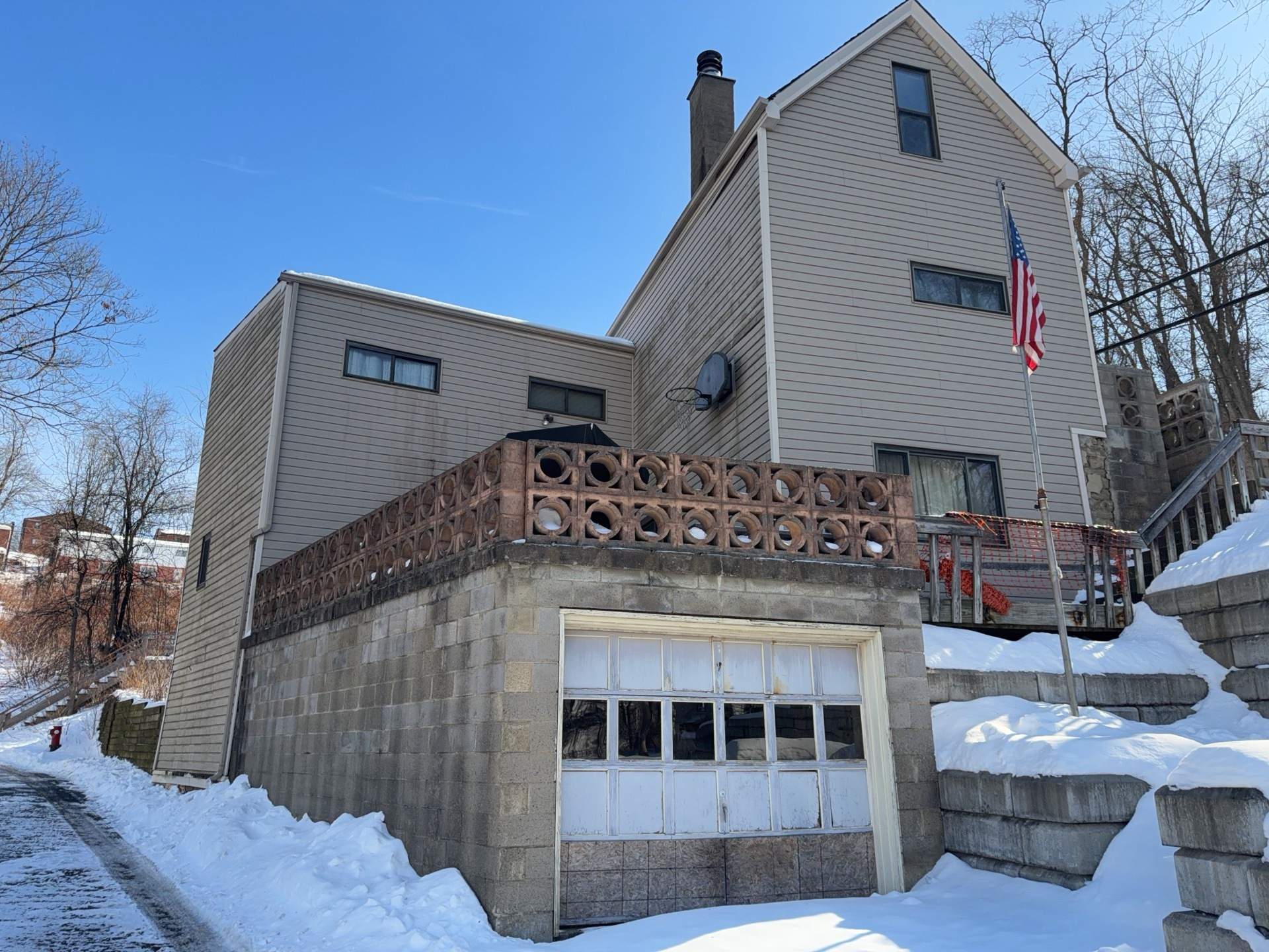 Beautiful Ovation by Mastic Vinyl Siding on the Northside by Ideal Siding Pittsburgh