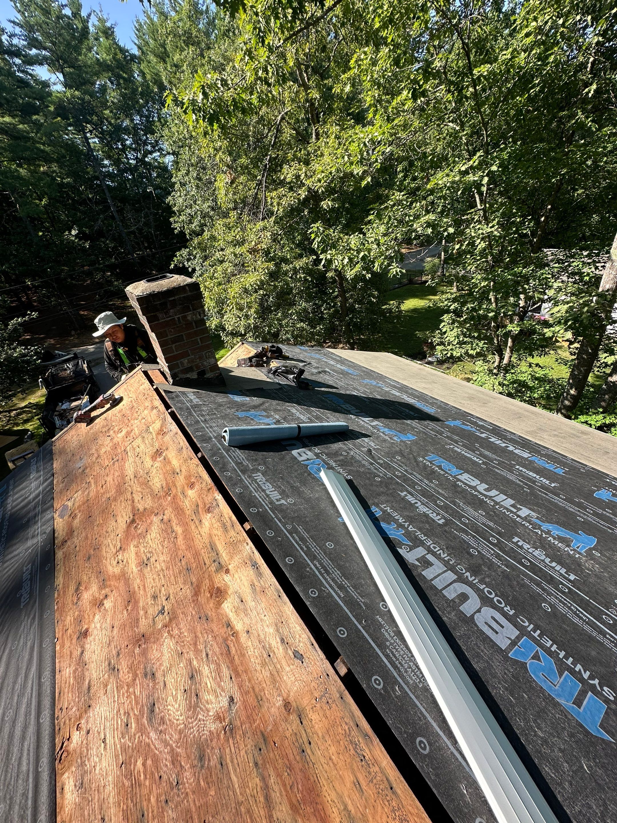 ☀️🏡 This Waterboro home just got a complete makeover from the top down! 🏡☀️ by Tall pine roofing