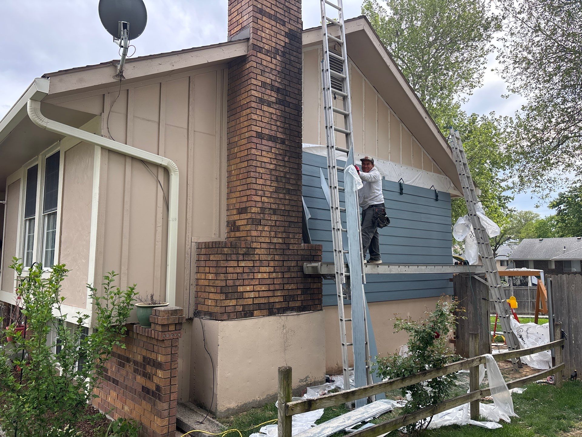 James Hardie in Kansas City Mo  by EEC  Windows, Siding & Roofing 