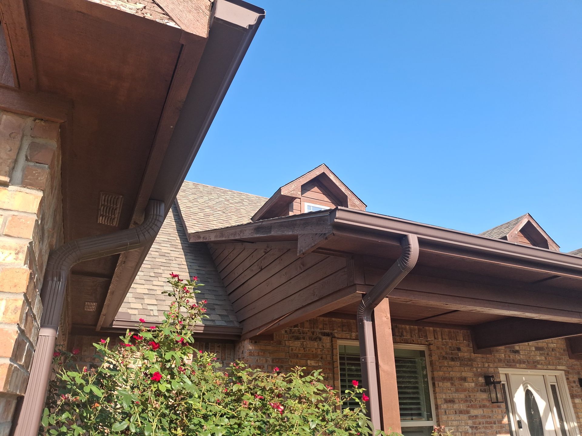 From Dated Brown to Modern Contrast: A Mineola Exterior Transformation by Quality Coats Painting