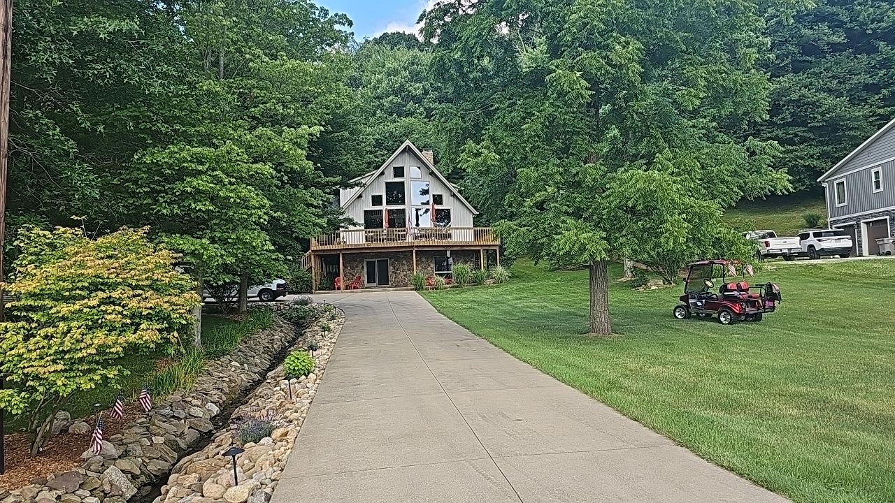 Owens Corning Color: Williamsburg Gray by Eagle Eye Roofing