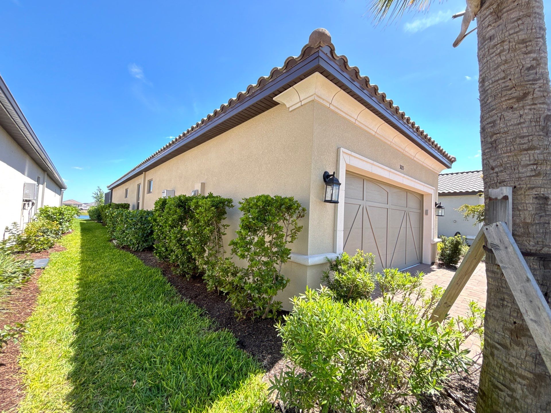 Premium 7-Inch Seamless Gutters in Lakewood Ranch FL by Gutter Professor by Gutter Professors