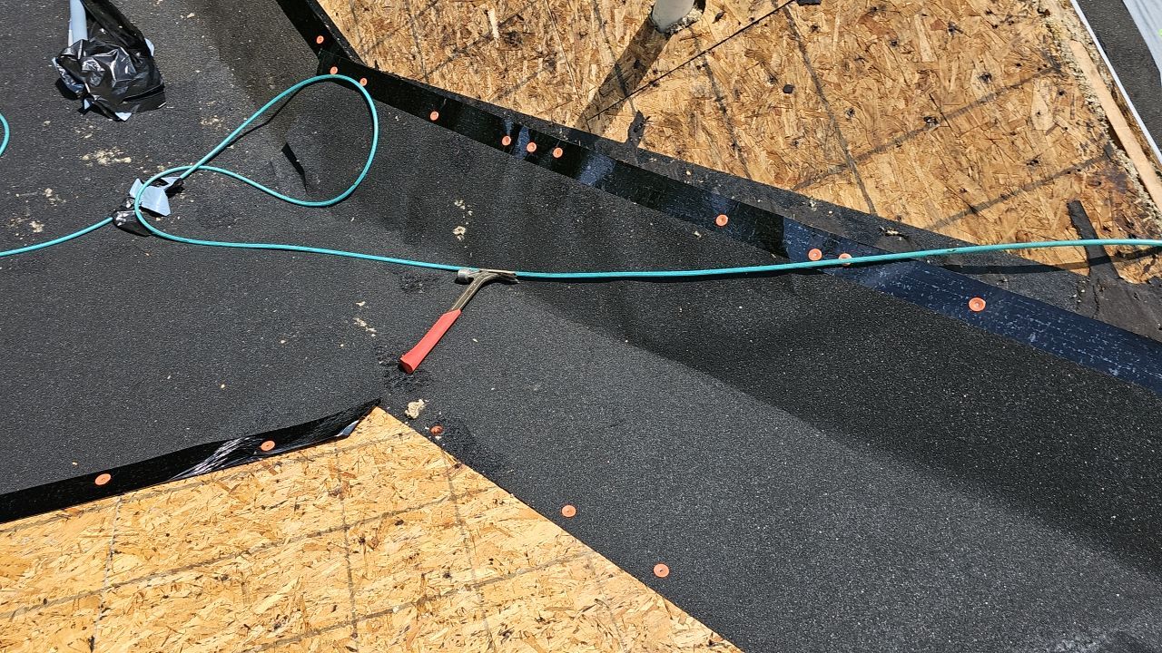 ATLAS PINNACLE HP W/SCOTCHGARD COLOR: WEATHERED WOOD by Eagle Eye Roofing