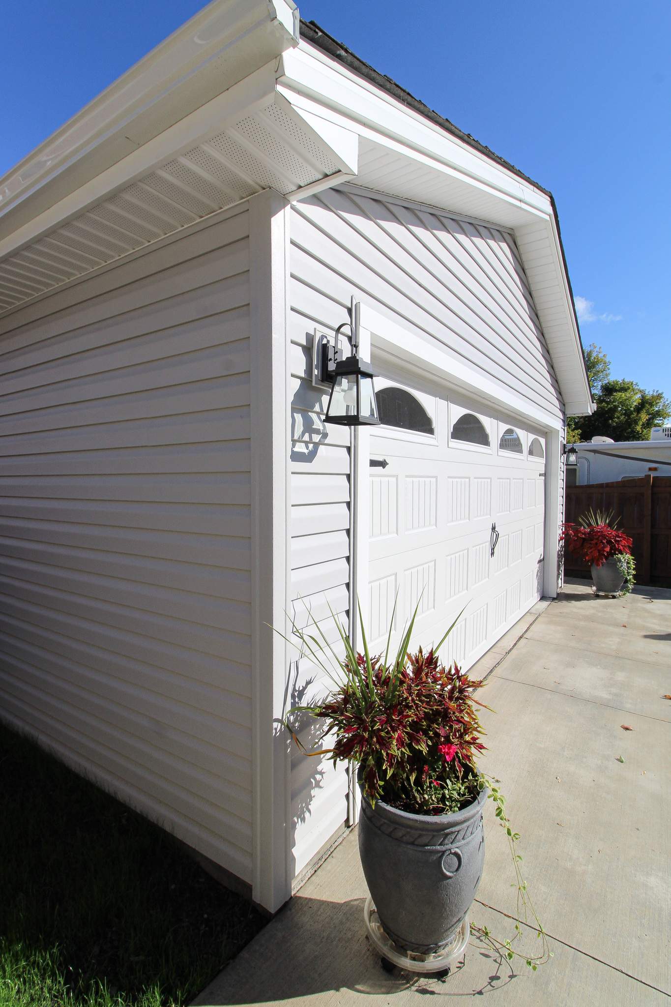 Garage by Ivy Lea Construction