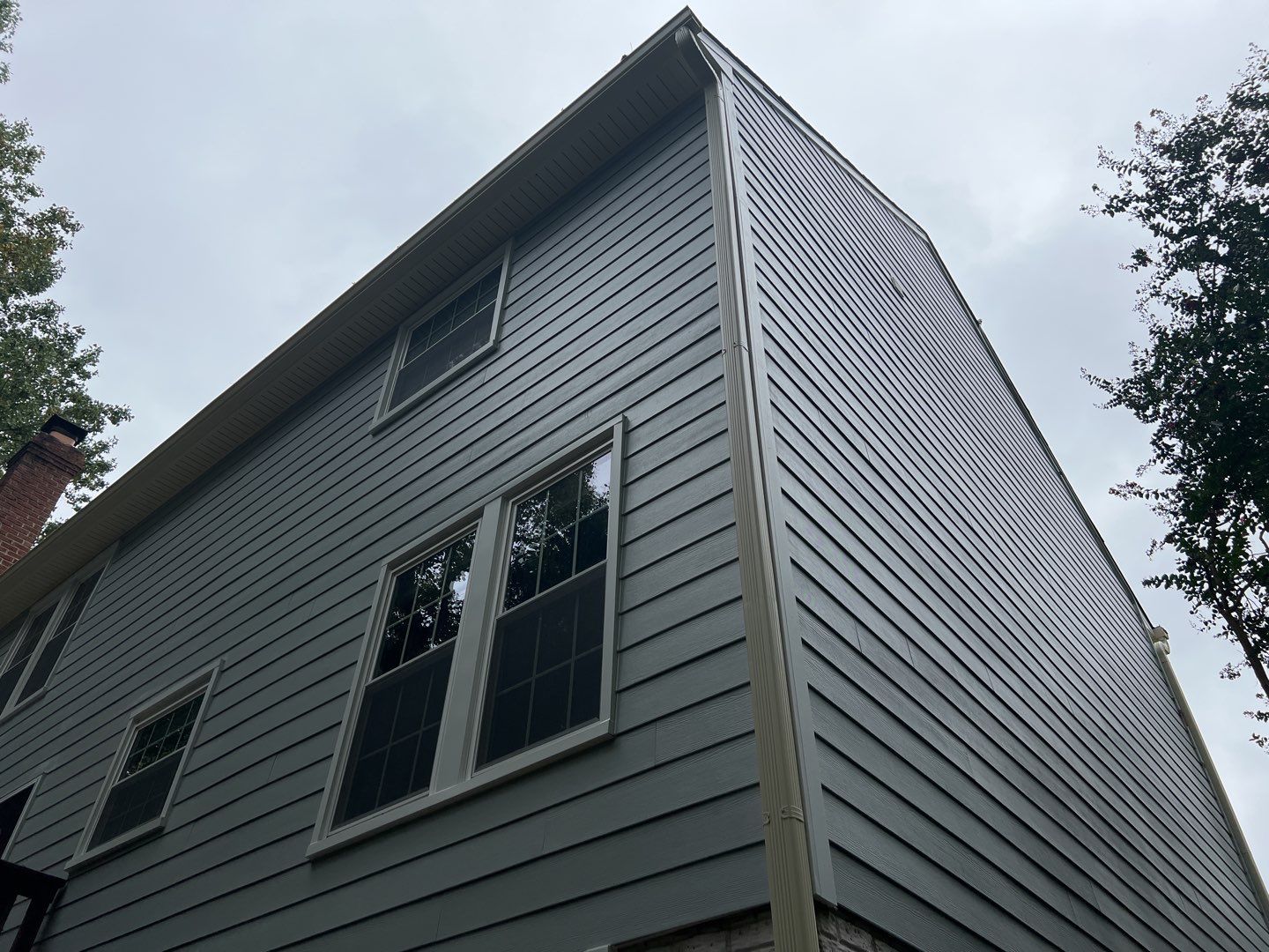 Exterior Home Makeover using GAF Timberline HDZ, GAF Decotech, and James Hardie Siding by American Home Contractors