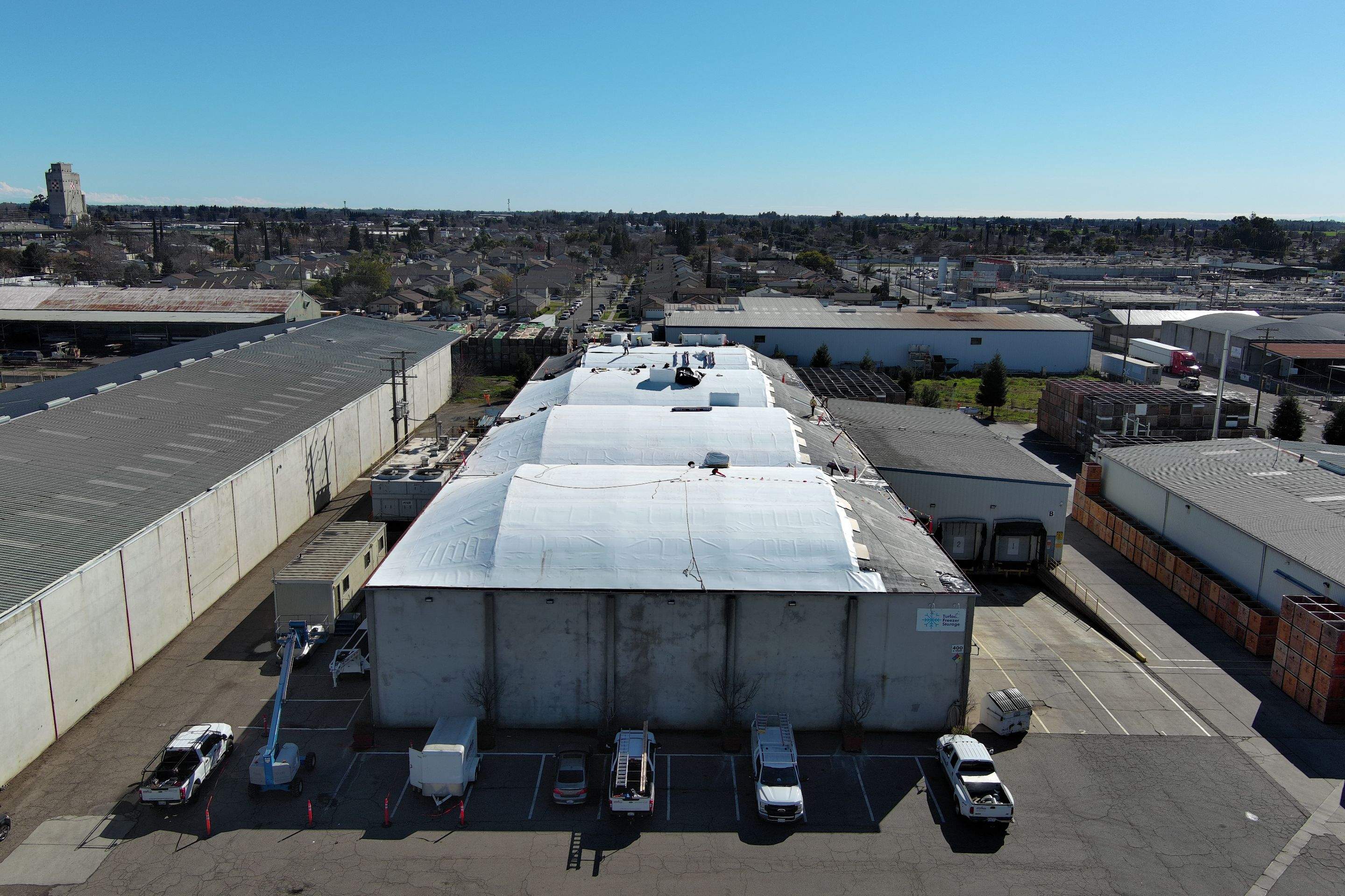 TPO single-ply roofing system using GAF Single-ply TPO 60 mil with 1.5 inch ISO board insulation by Straight Edge Roofing Inc