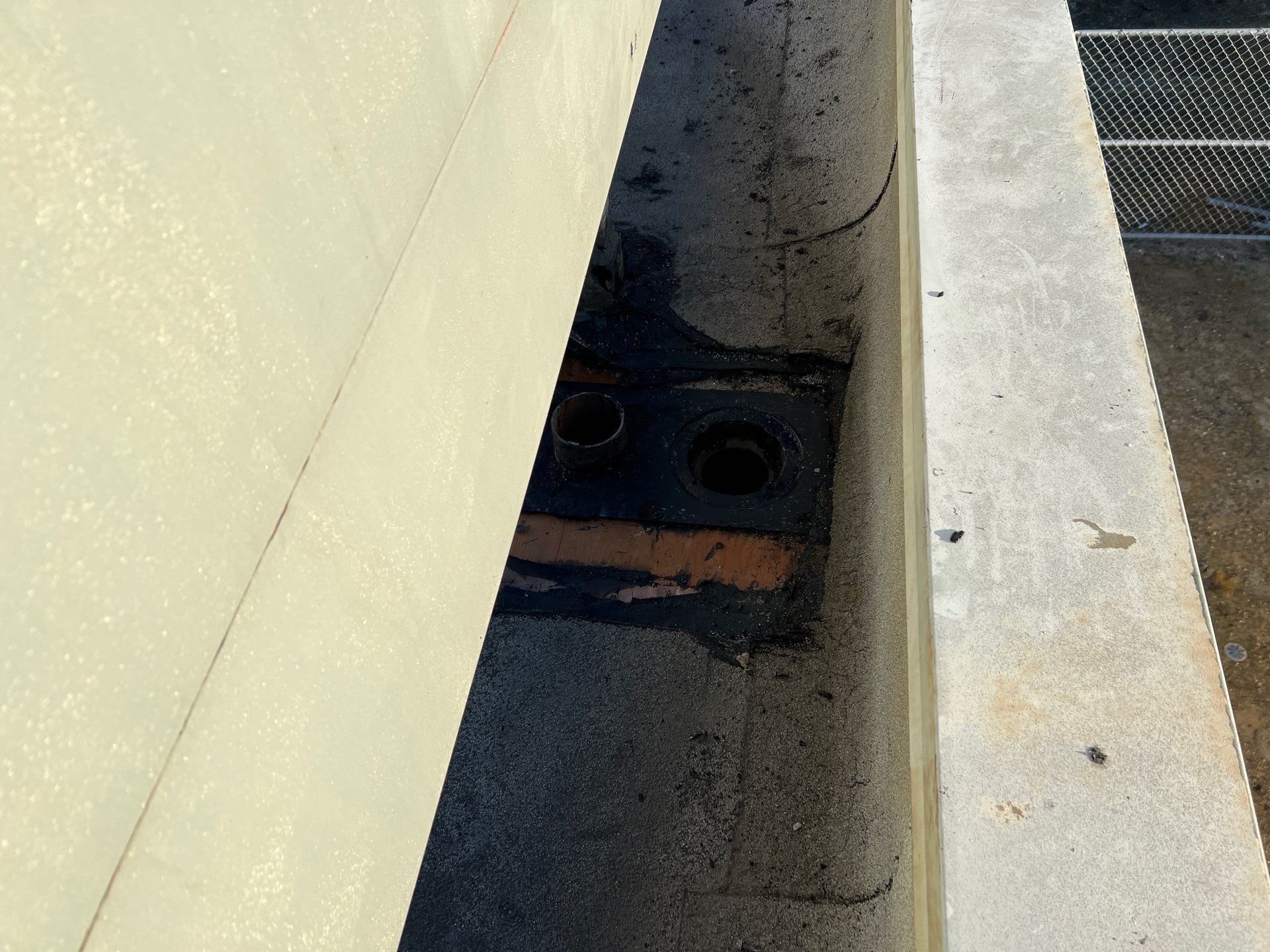 TPO single-ply roofing system using GAF Everguard 60 mil by Straight Edge Roofing Inc