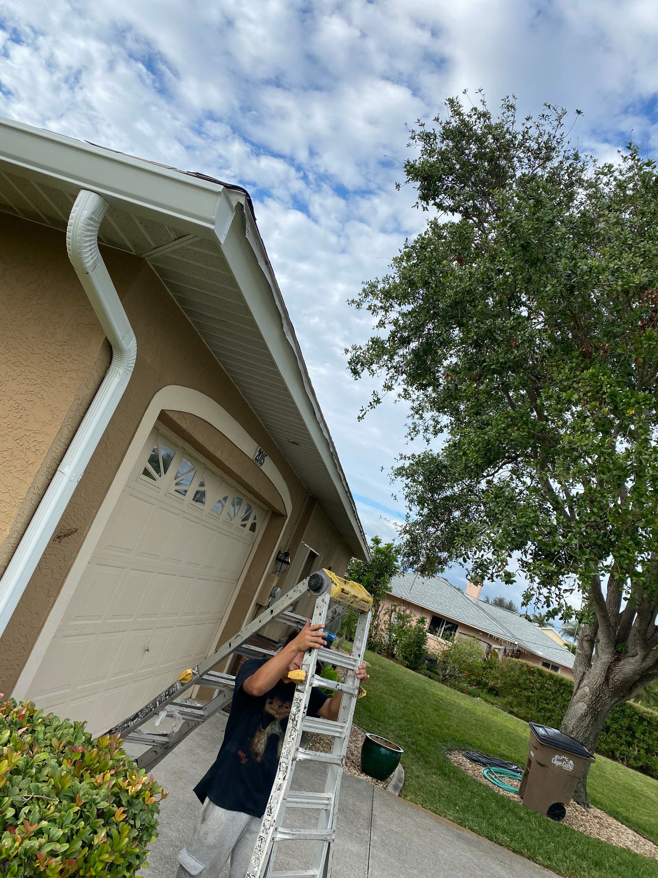 7-Inch Gutters for Large Homes in Cape Coral FL by Gutter Professors