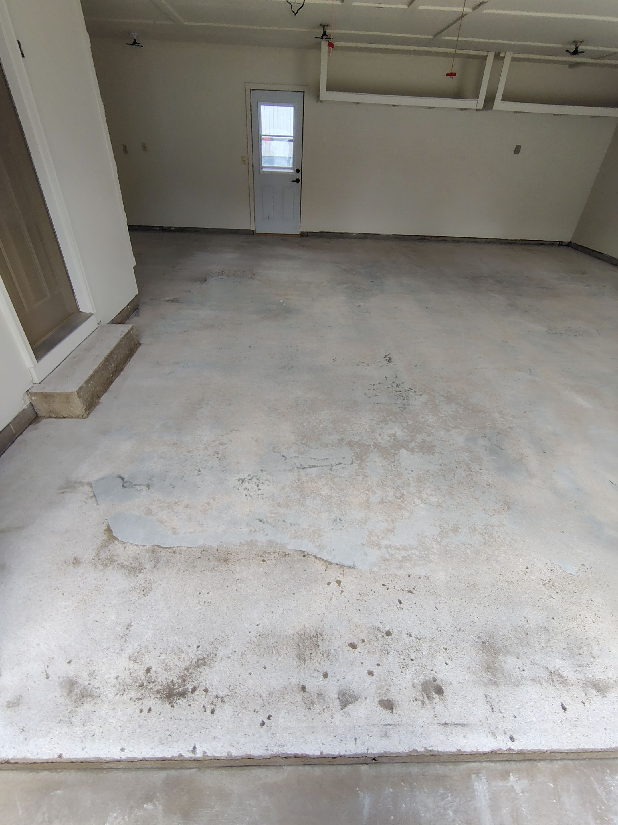 Full-Flake Epoxy Garage Floor Coating Installation in Sioux Falls by Select Painting, Coatings & Garage Cabinets