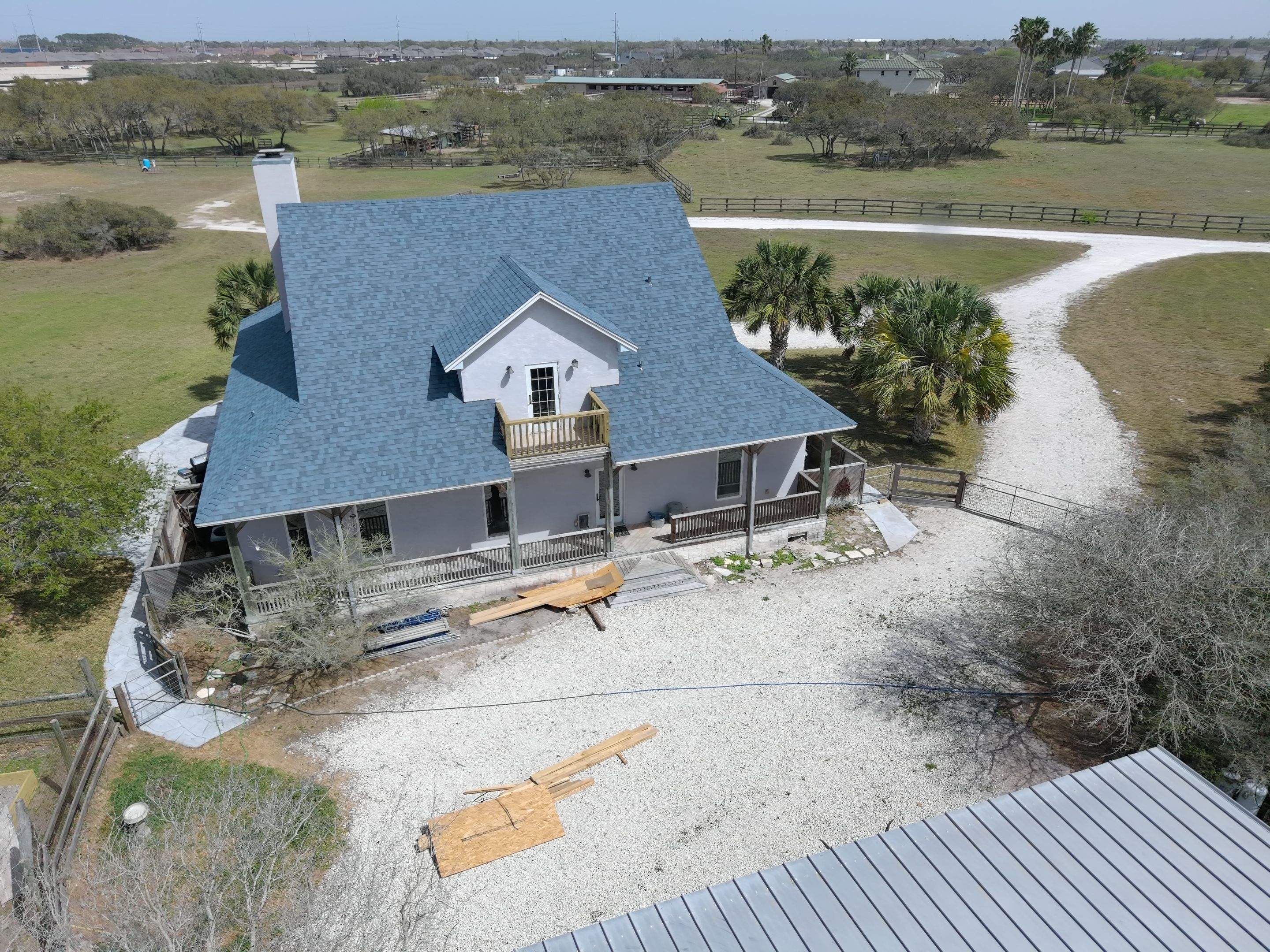 Long Horn Retreat by Bayfront Roofing and Construction
