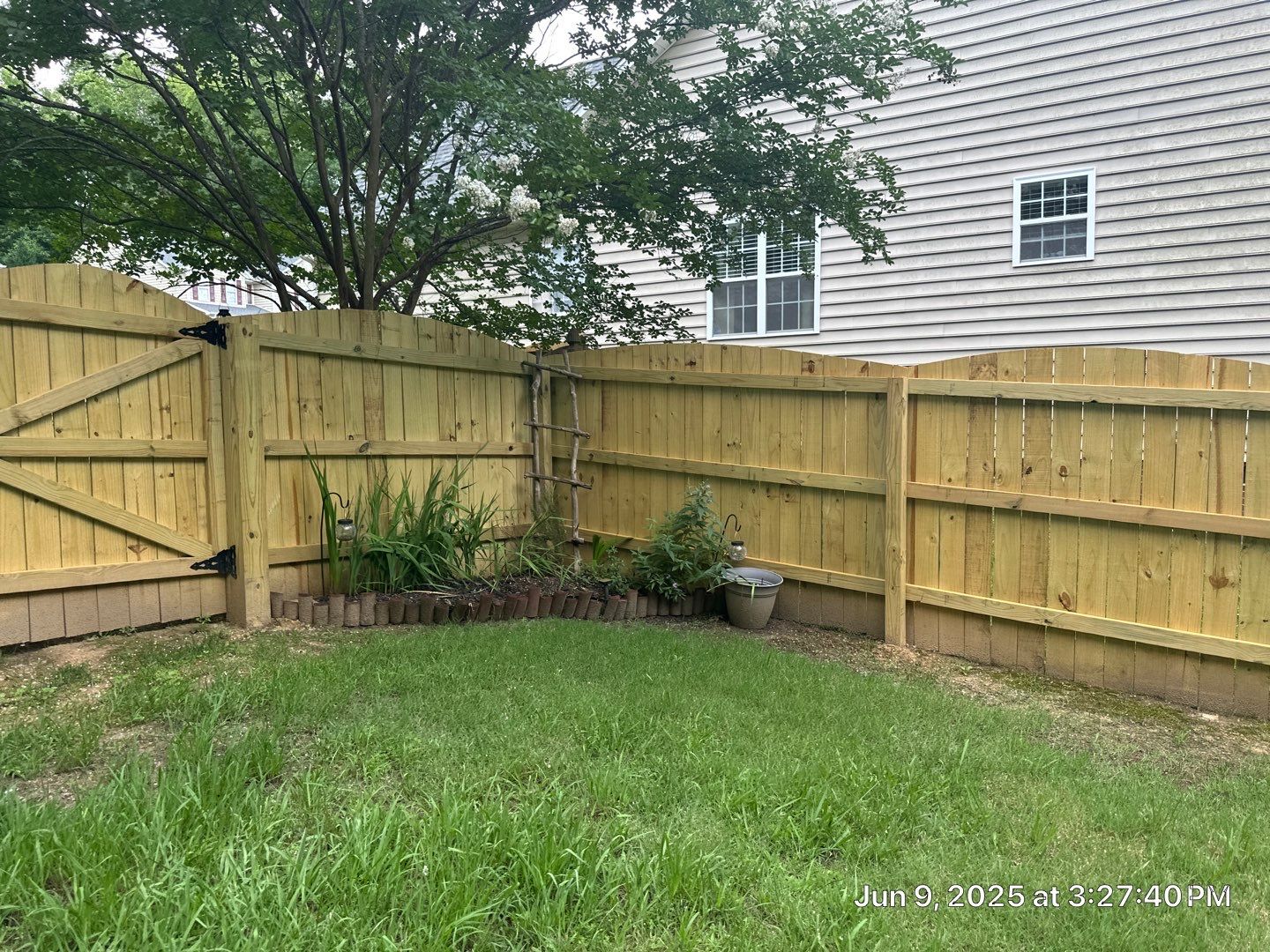 Wood Fence using Wood Sealant by DuraSeal