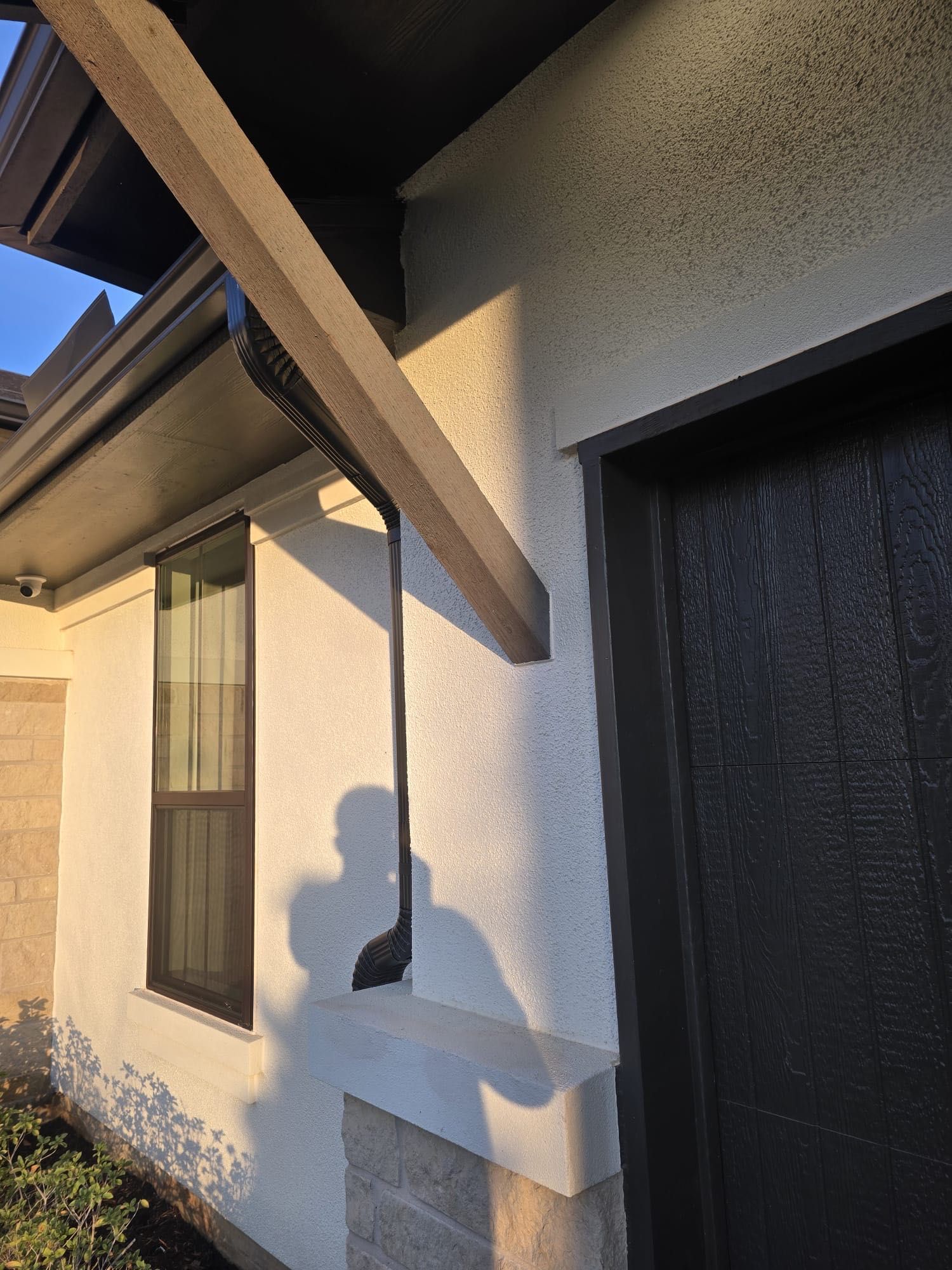 Magnolia Contrast: Light Stucco with Dark Accents and Stone Details by Apex Conventional Stucco Llc