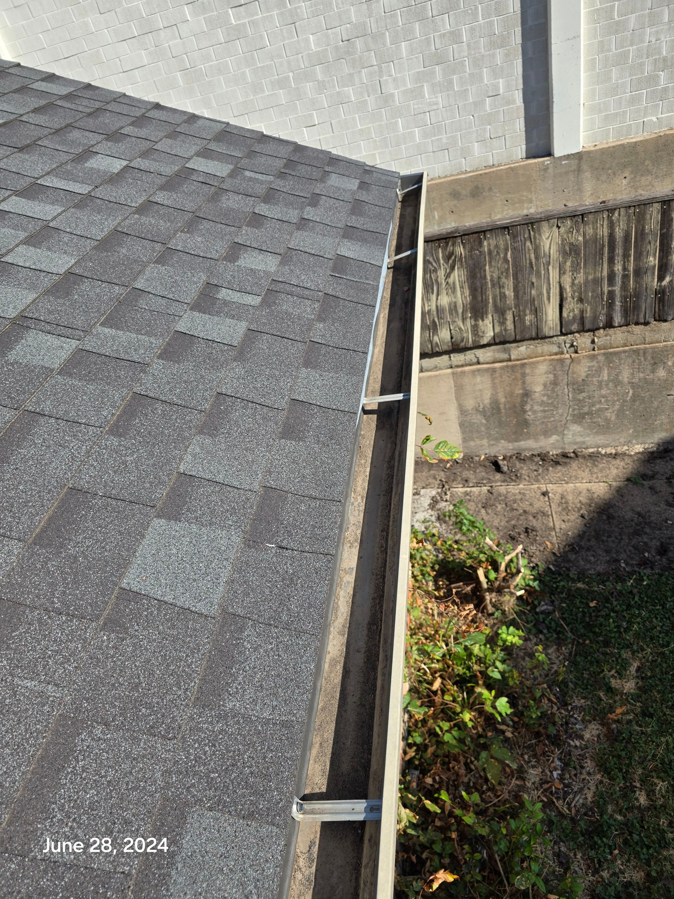 Commercial gutter cleaning Waco, TX after photo with clean gutters