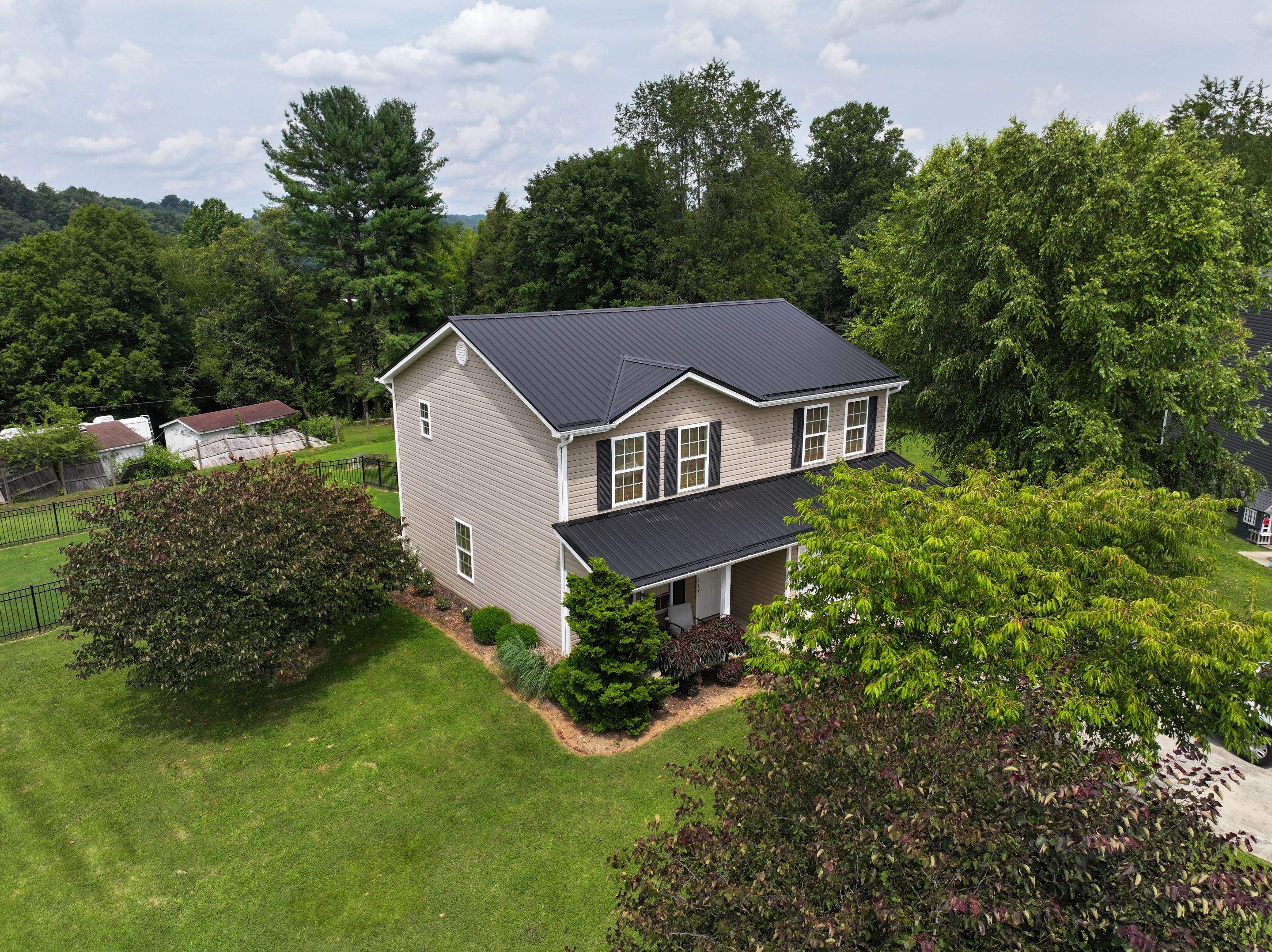 Parker Residence by Omnia Roofing