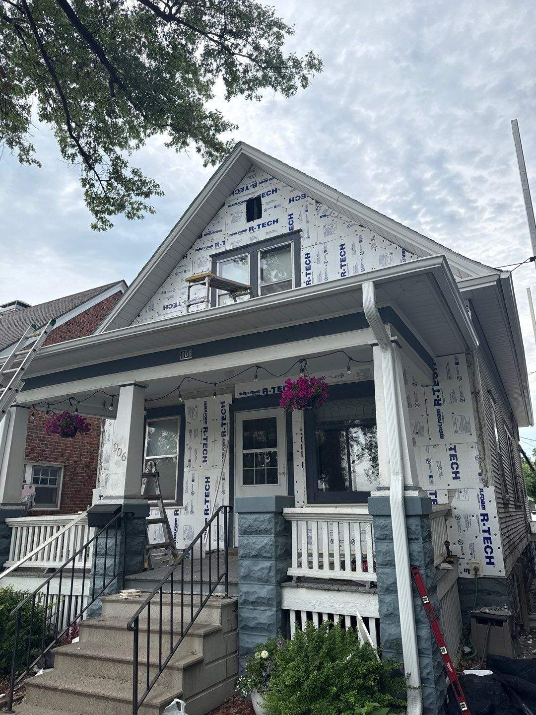 Vinyl Siding Replacement and Exterior Upgrades in Midtown by Hansen Projects