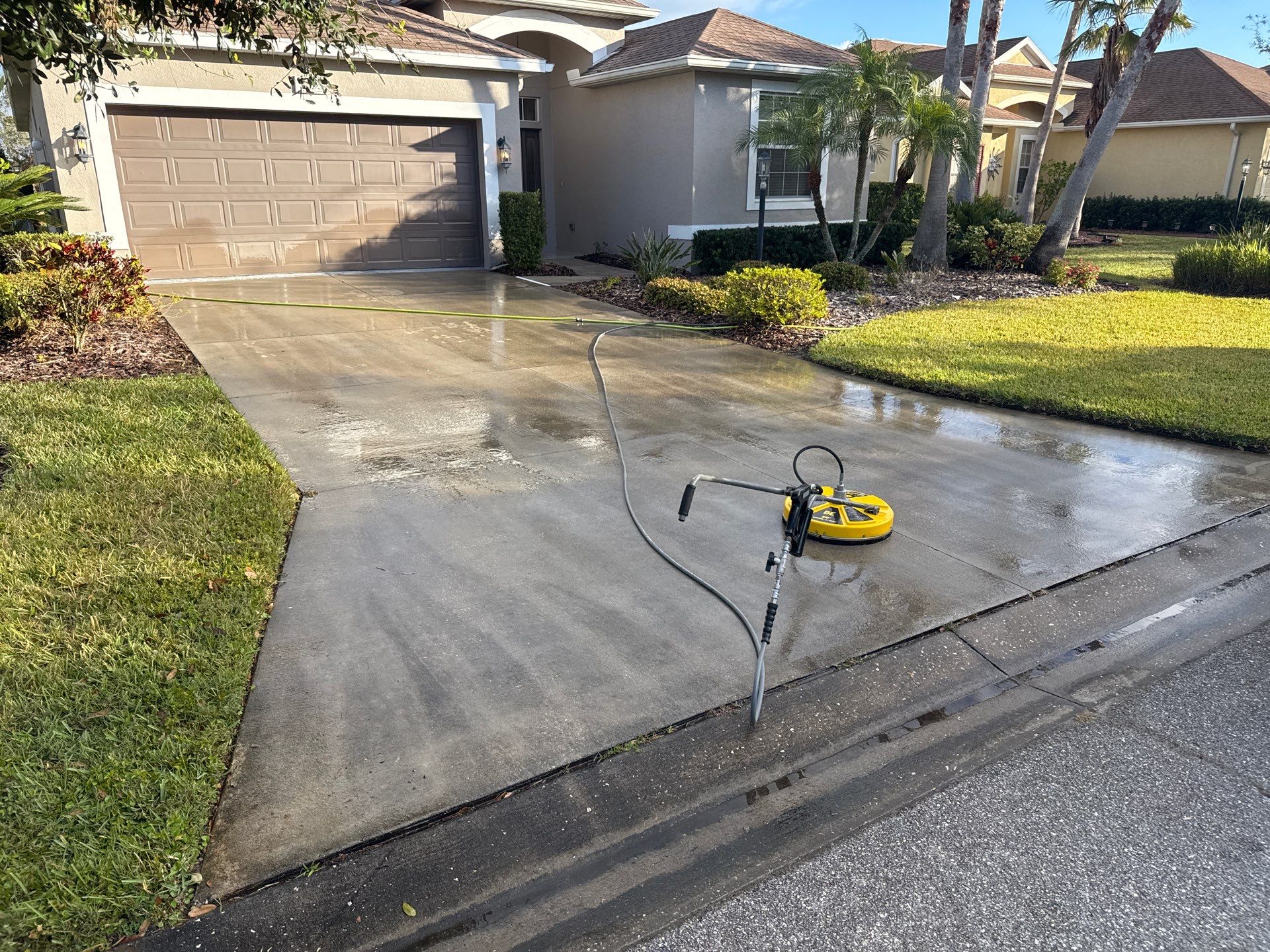 Driveway & Lanai Cleaning in Lexington Community, Parrish, FL | Sunshine AquaWash by Sunshine AquaWash