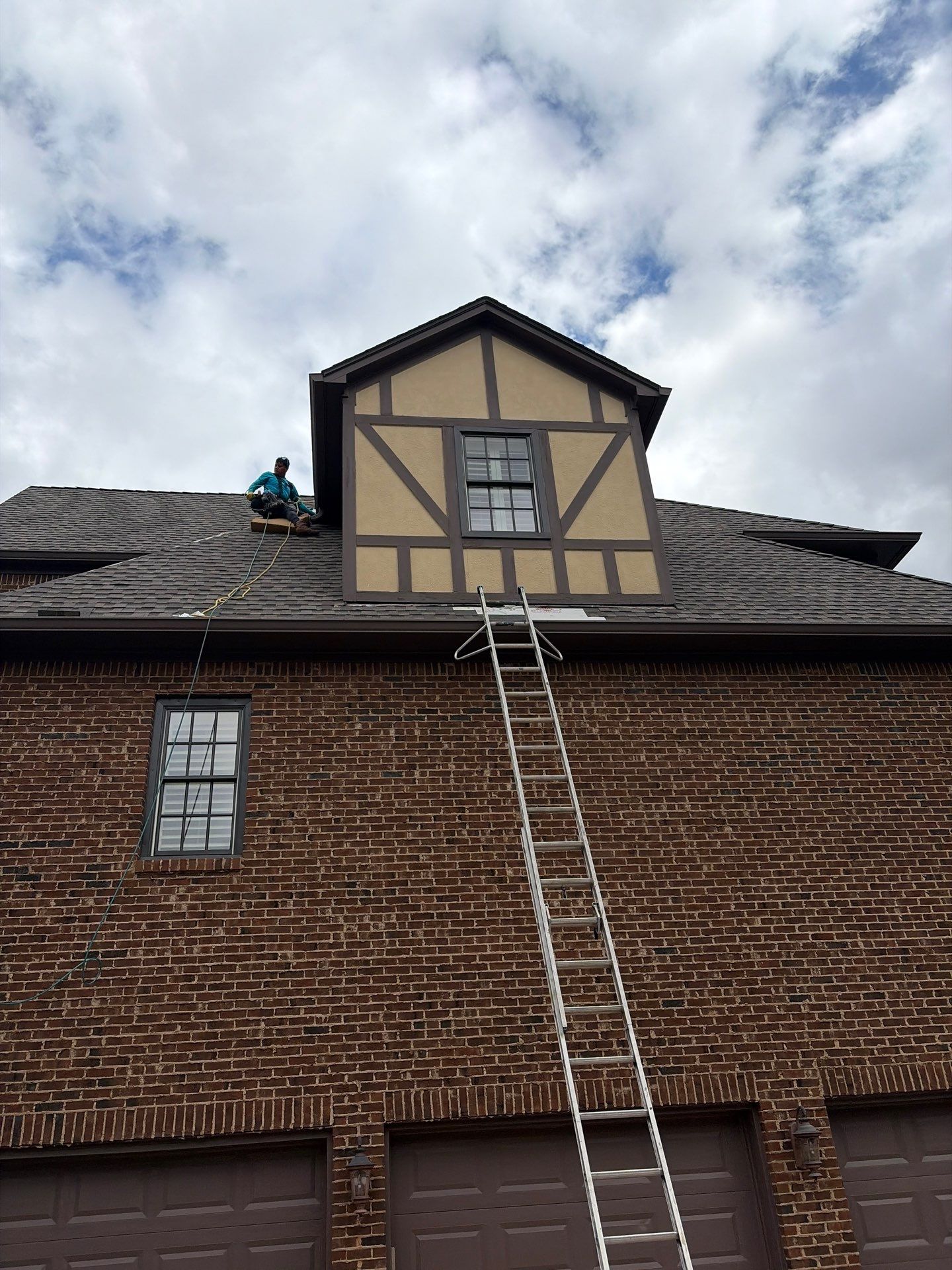GAF UHDZ- Weathered Wood by Elite Roofing LLC