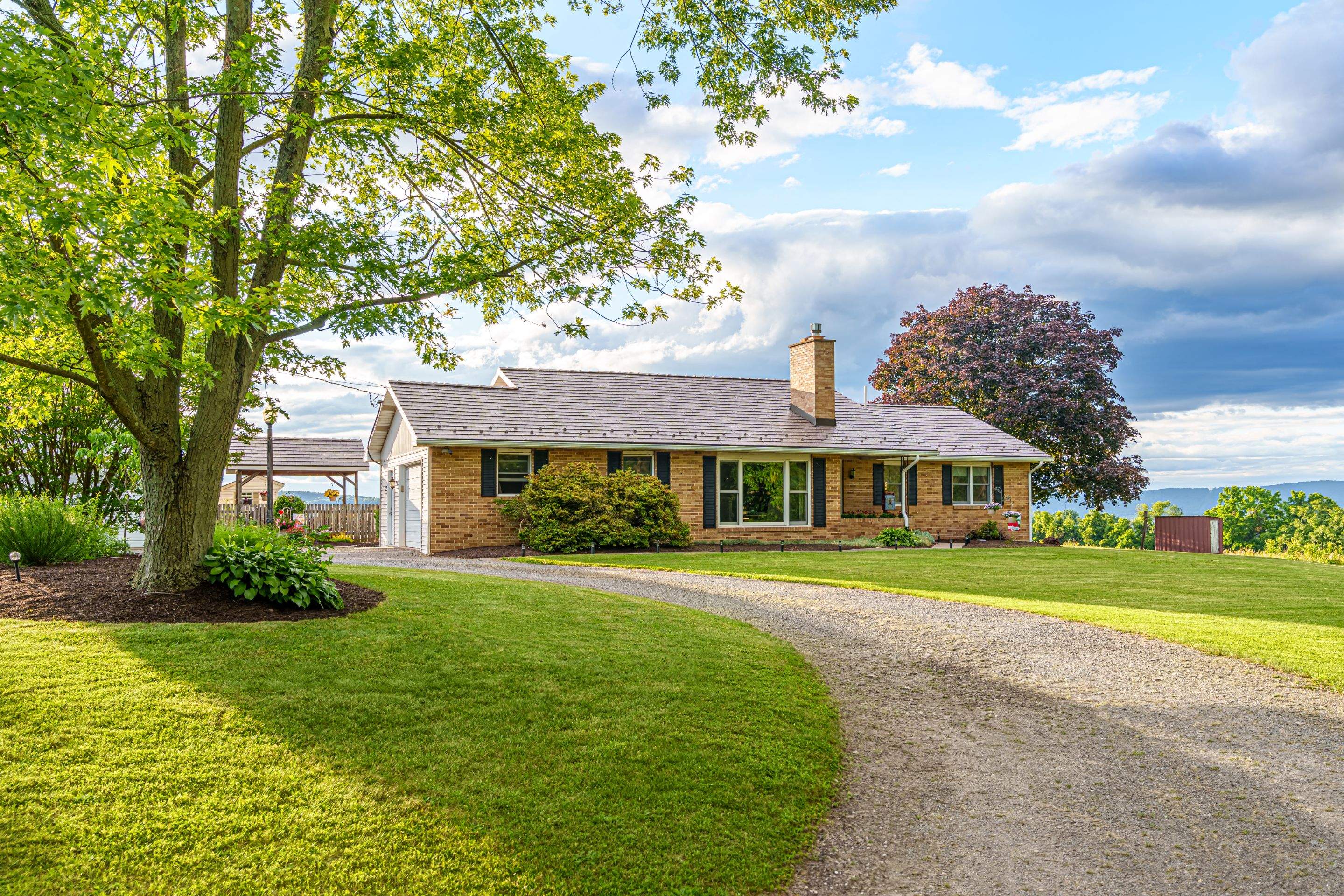 Metal roof-slate by Esh Builders
