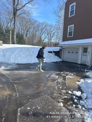 Asphalt Driveway Snow Plowing and Clearing in North Haven