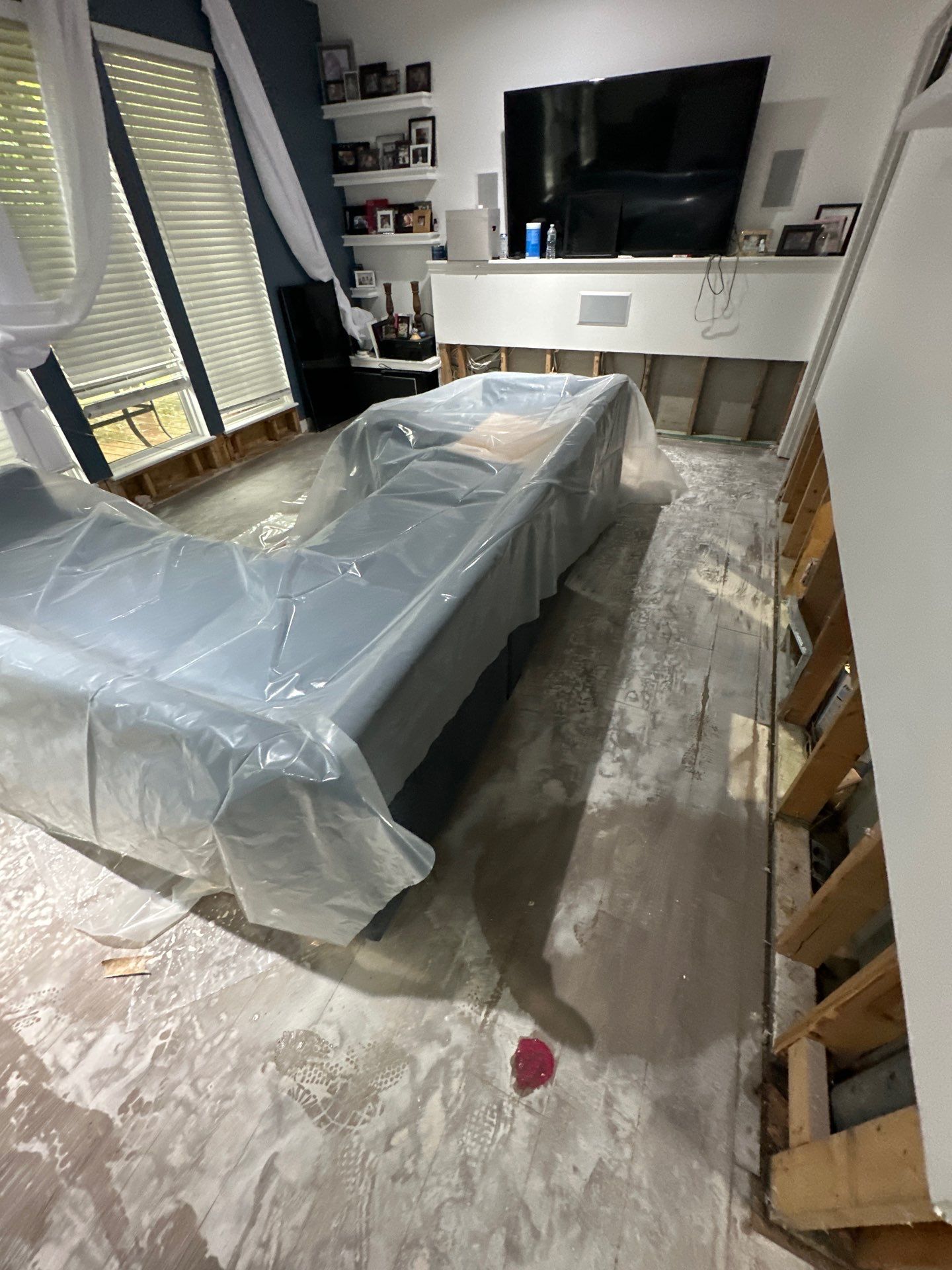 Full-Service Water Damage Mitigation and Structural Drying in Lone Jack by Fine Restoration