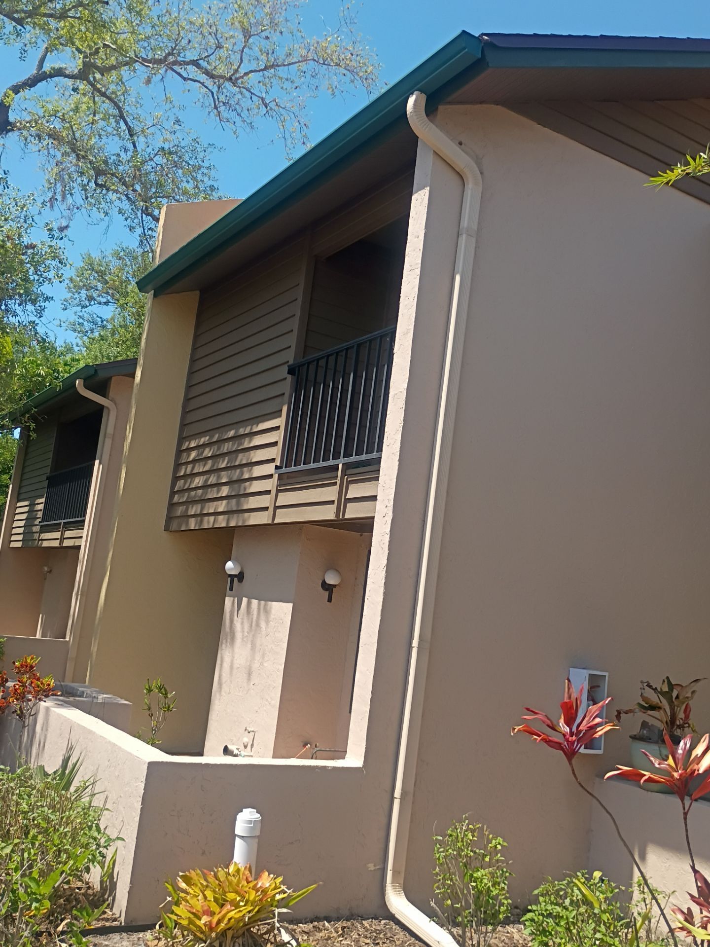 Leaf Guard using Gutter Guards & 3X4Downspoutsts in Sarasota FL by Gutter Professors