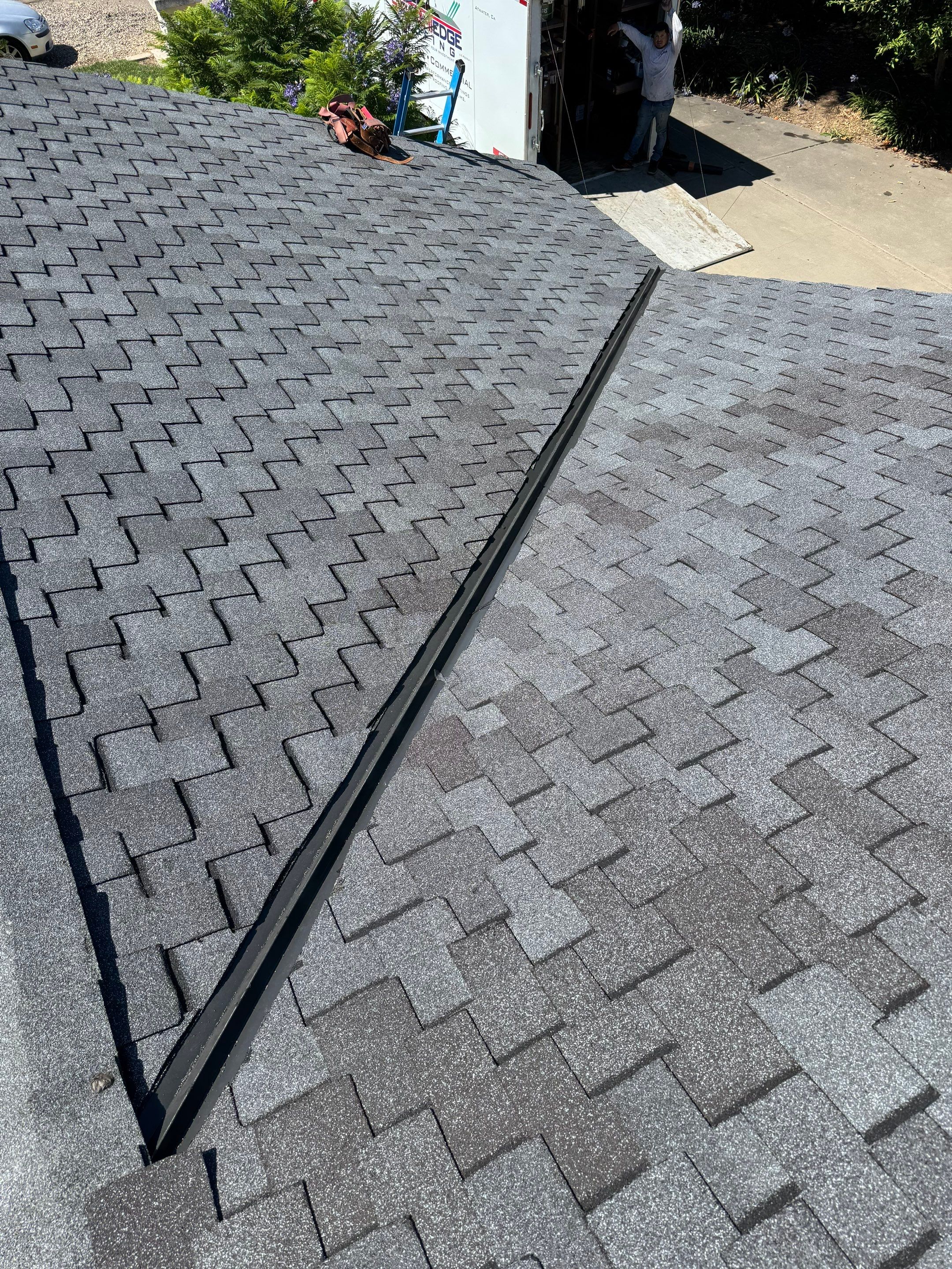 Presidential shingle roof by Straight Edge Roofing Inc