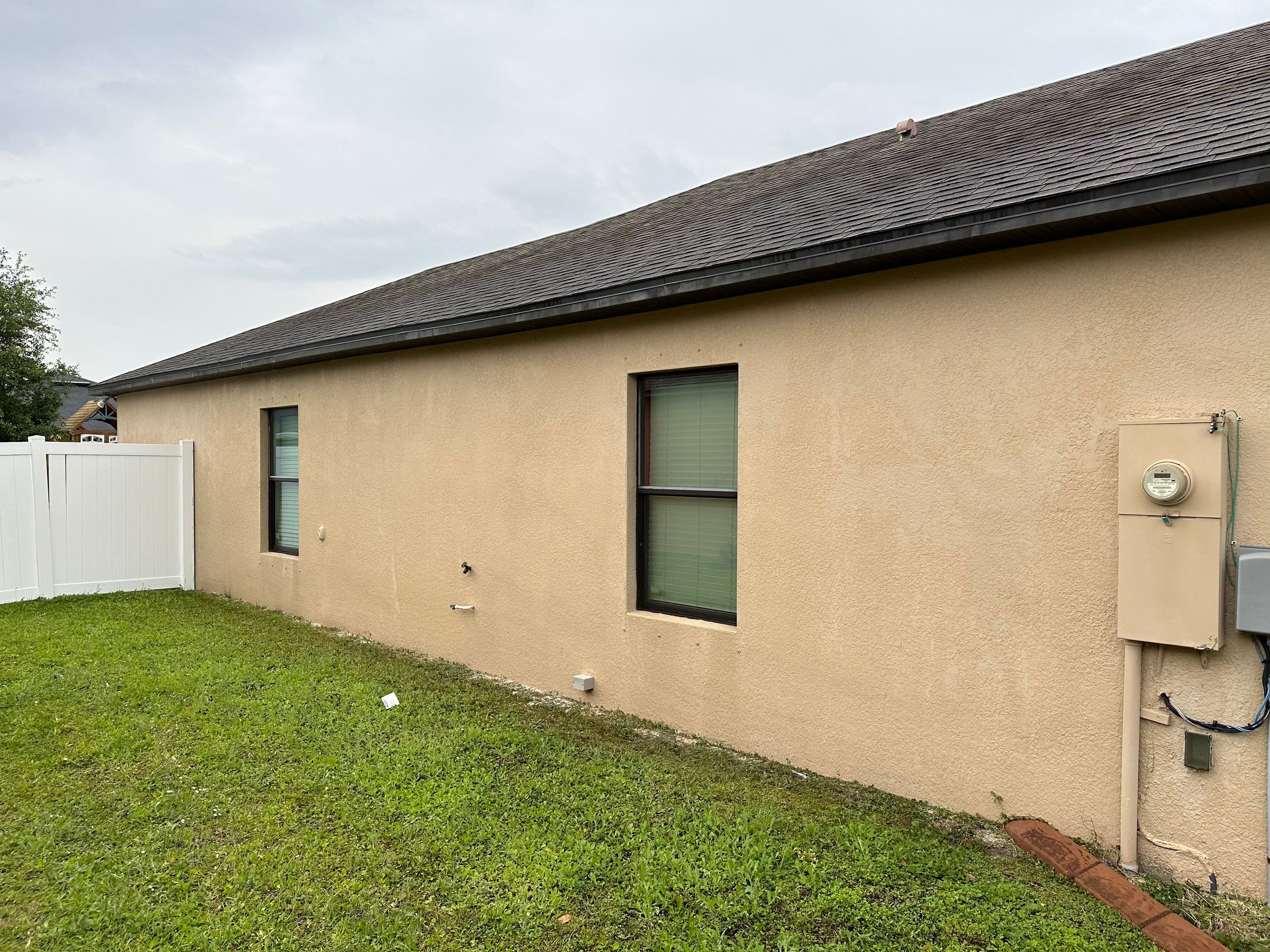 House Wash & Driveway Cleaning in Palmetto Estates Community, Palmetto, FL by Sunshine AquaWash