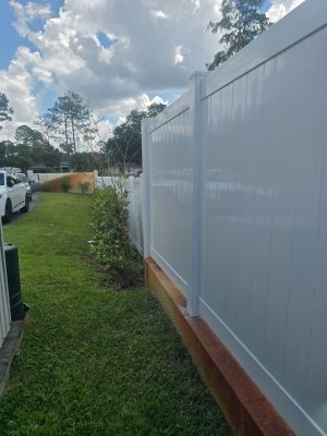 Vinyl Fence and Estate Gate in Naples