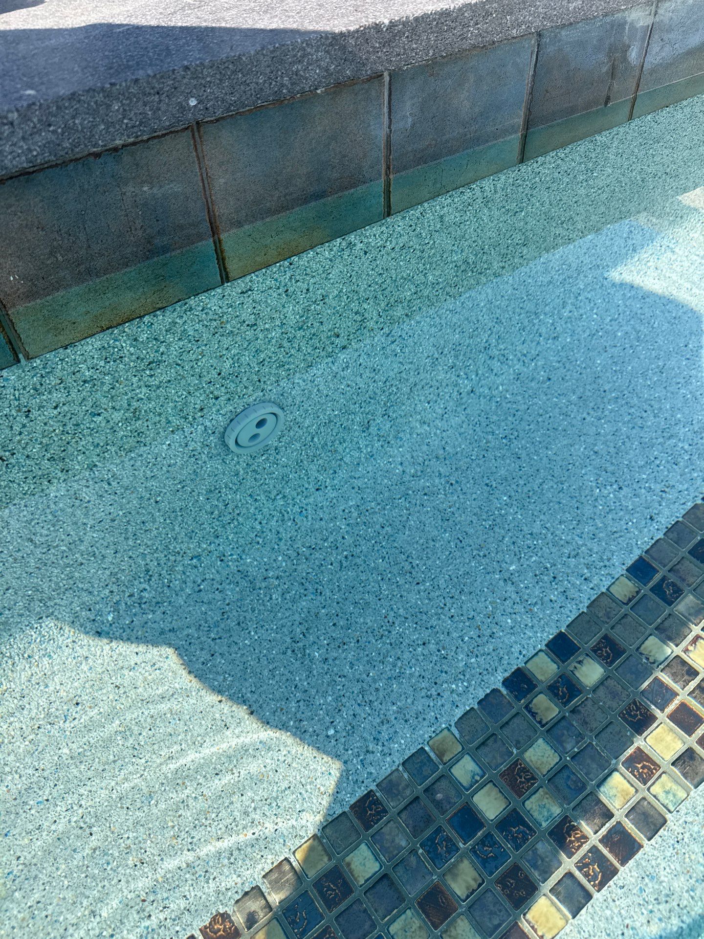 Modern Spool with Tanning Ledge and In-Water Loungers by Pinnacle Pools and Spas - DFW