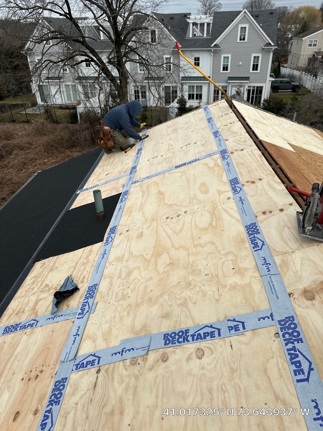 Siding Installation using Certainteed Cedar Impressions Straight Edge Perfection Shingles - D7 - Sterling Gray by A Plus Exterior