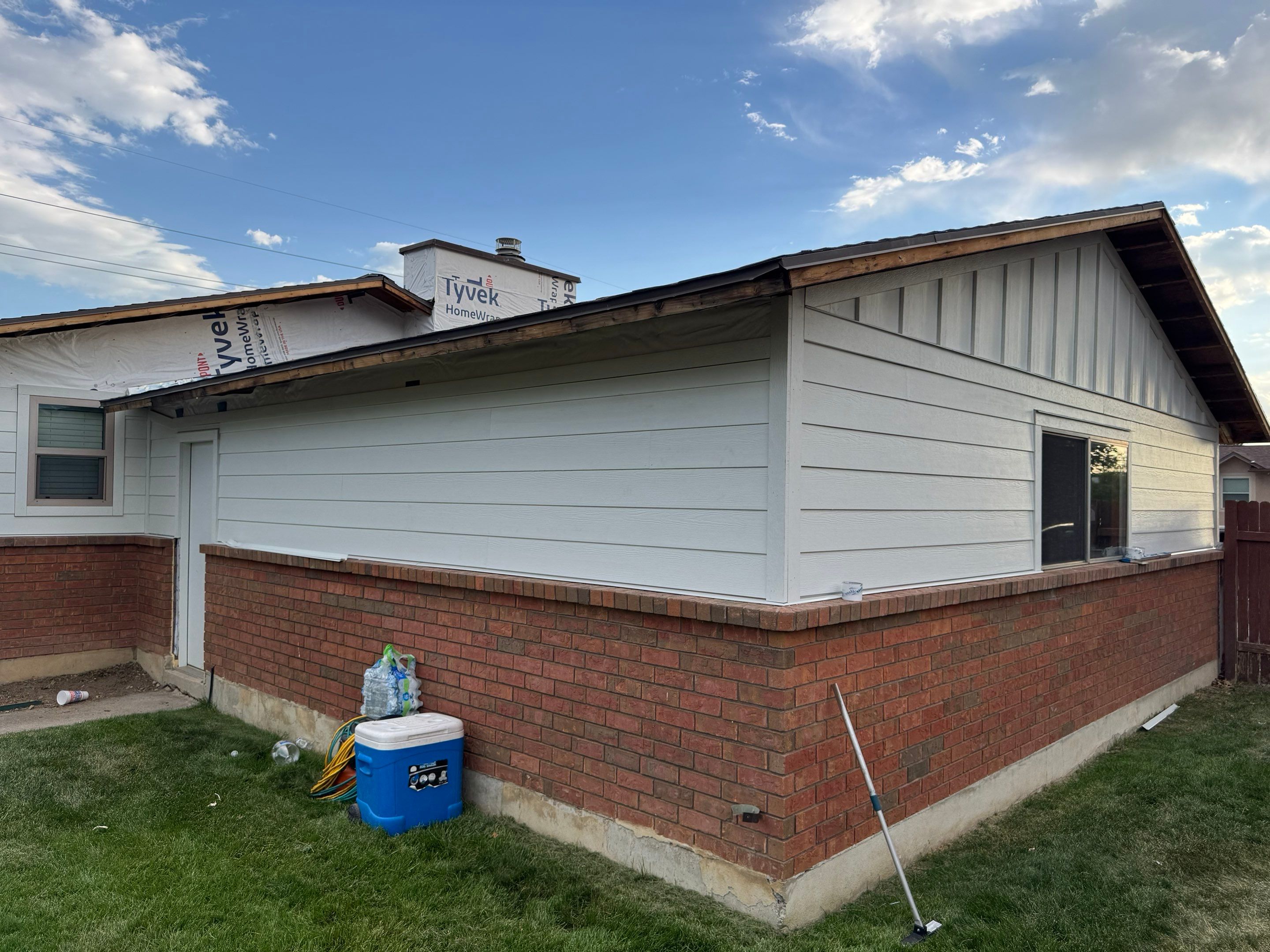 Orem | Hardie B&B and Lap Siding | Cobble Stone & Arctic White by Ideal Siding Utah